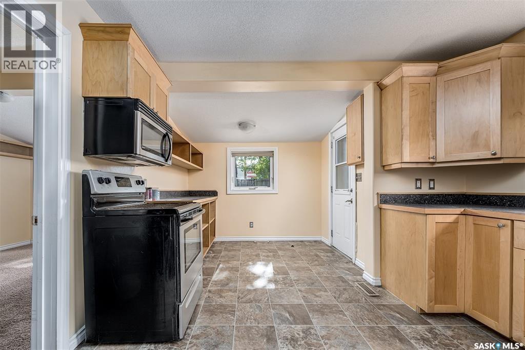 377 Fairford STREET W - 18