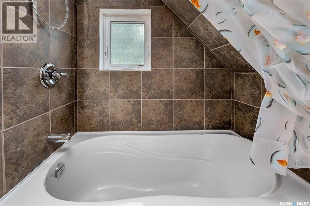 377 Fairford STREET W - 32