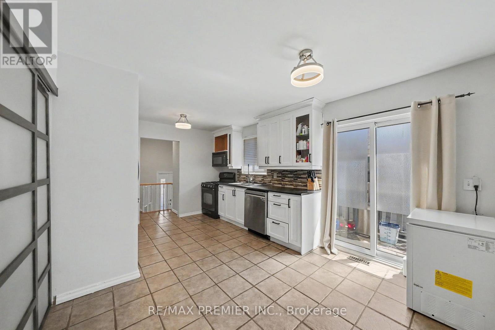 249 BRITANNIA AVENUE - 11