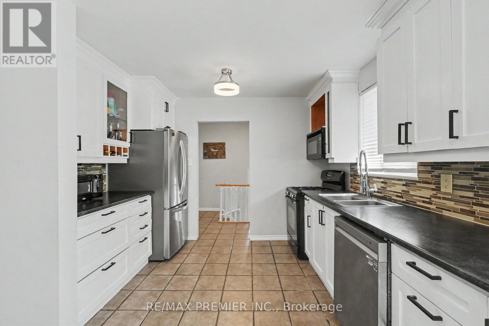 249 BRITANNIA AVENUE - 12