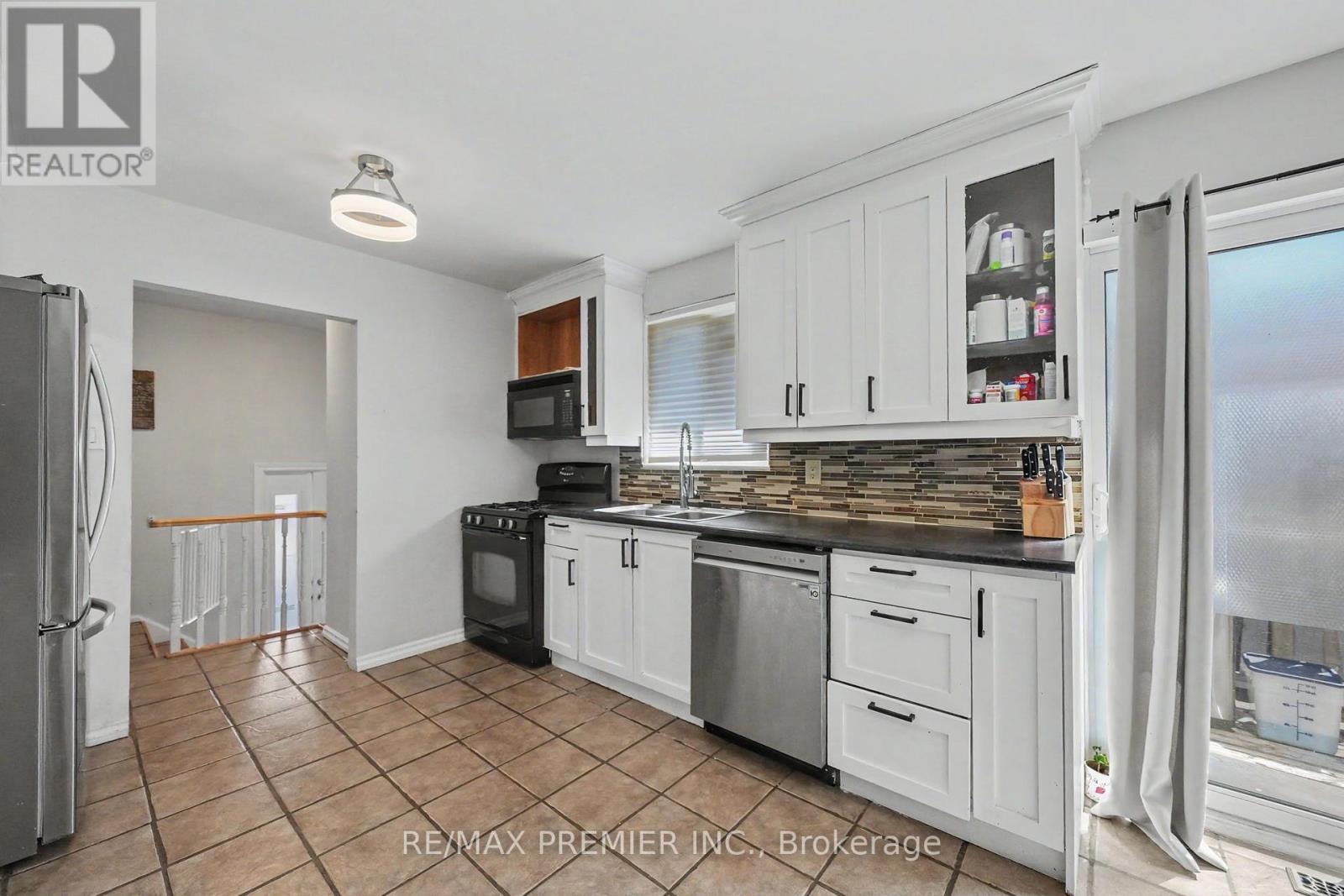 249 BRITANNIA AVENUE - 13