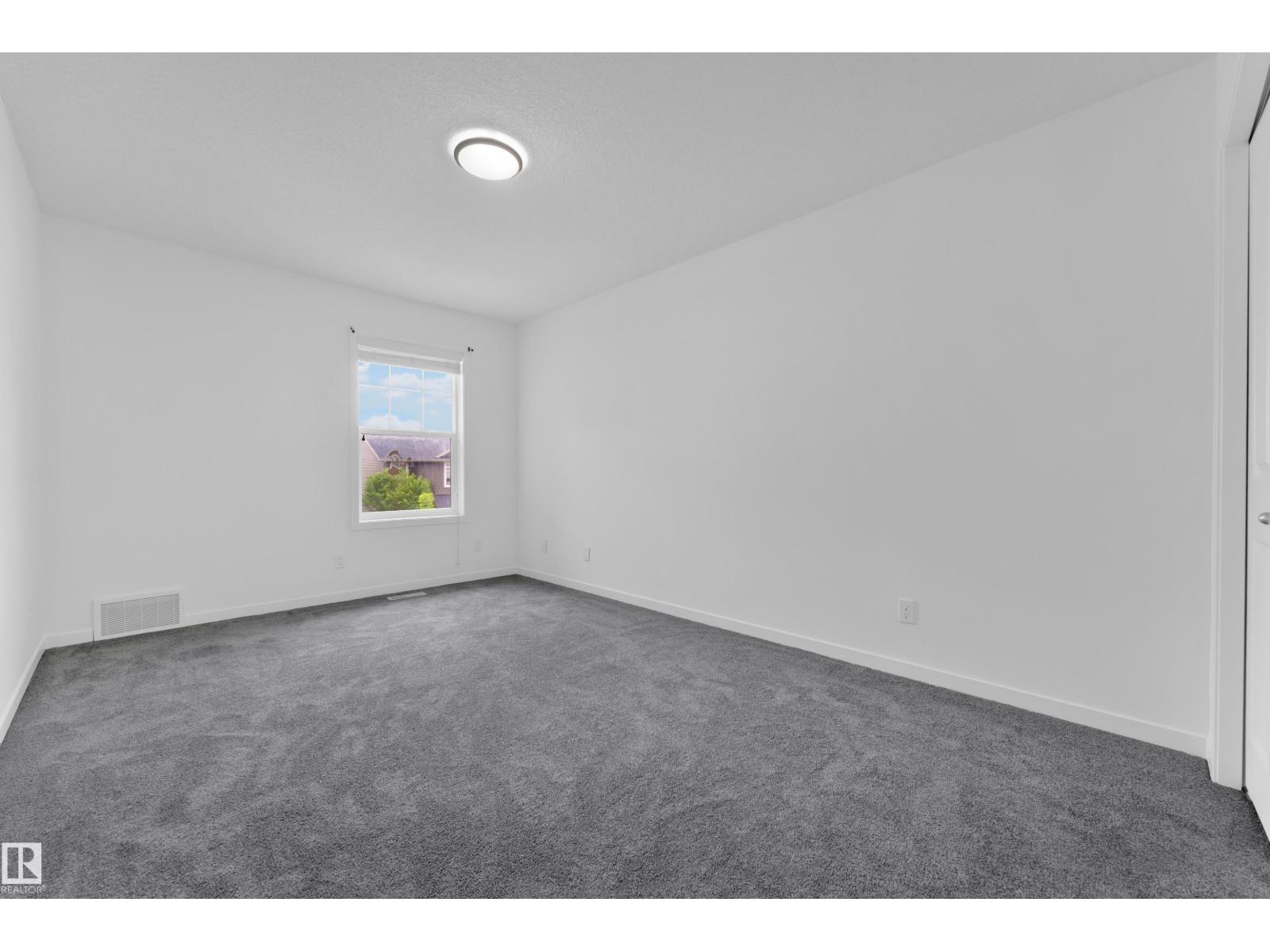 5432 20 AV SW — photo 30