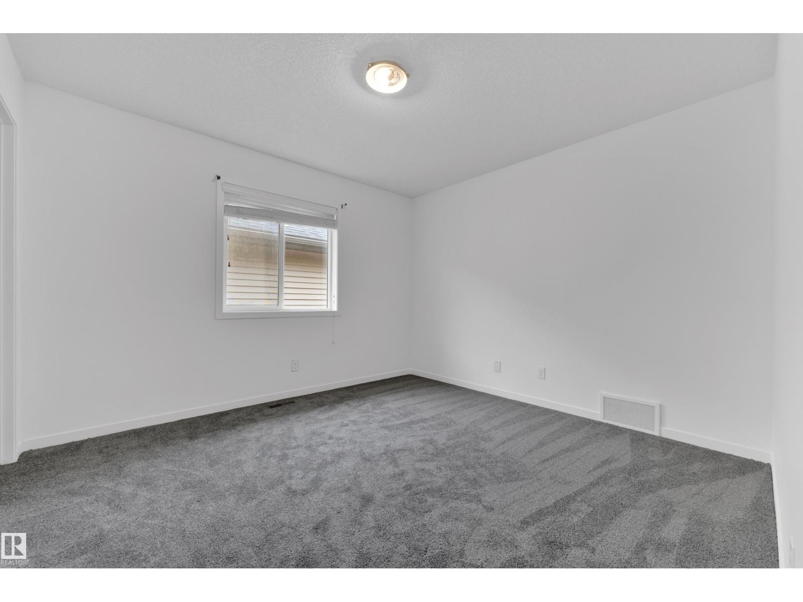 5432 20 AV SW — photo 32