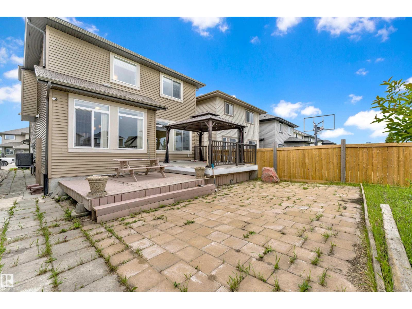 5432 20 AV SW — photo 39