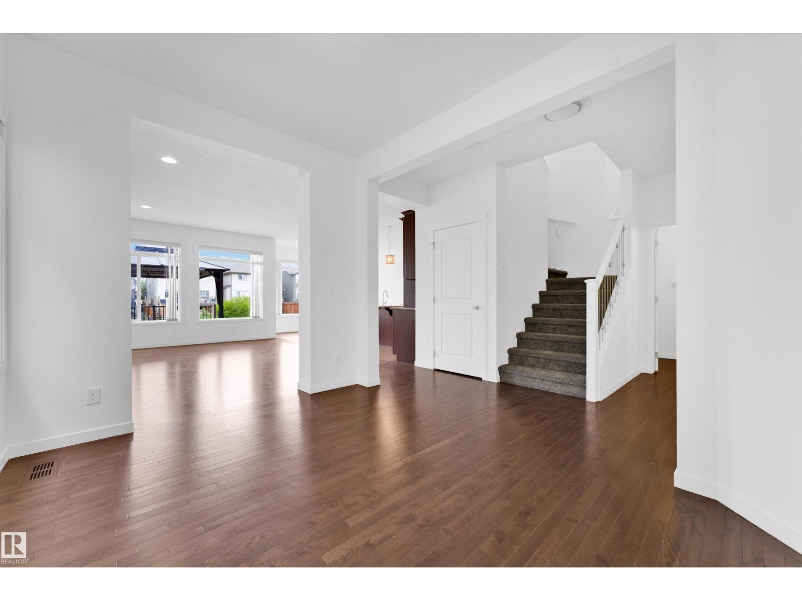 5432 20 AV SW — photo 6