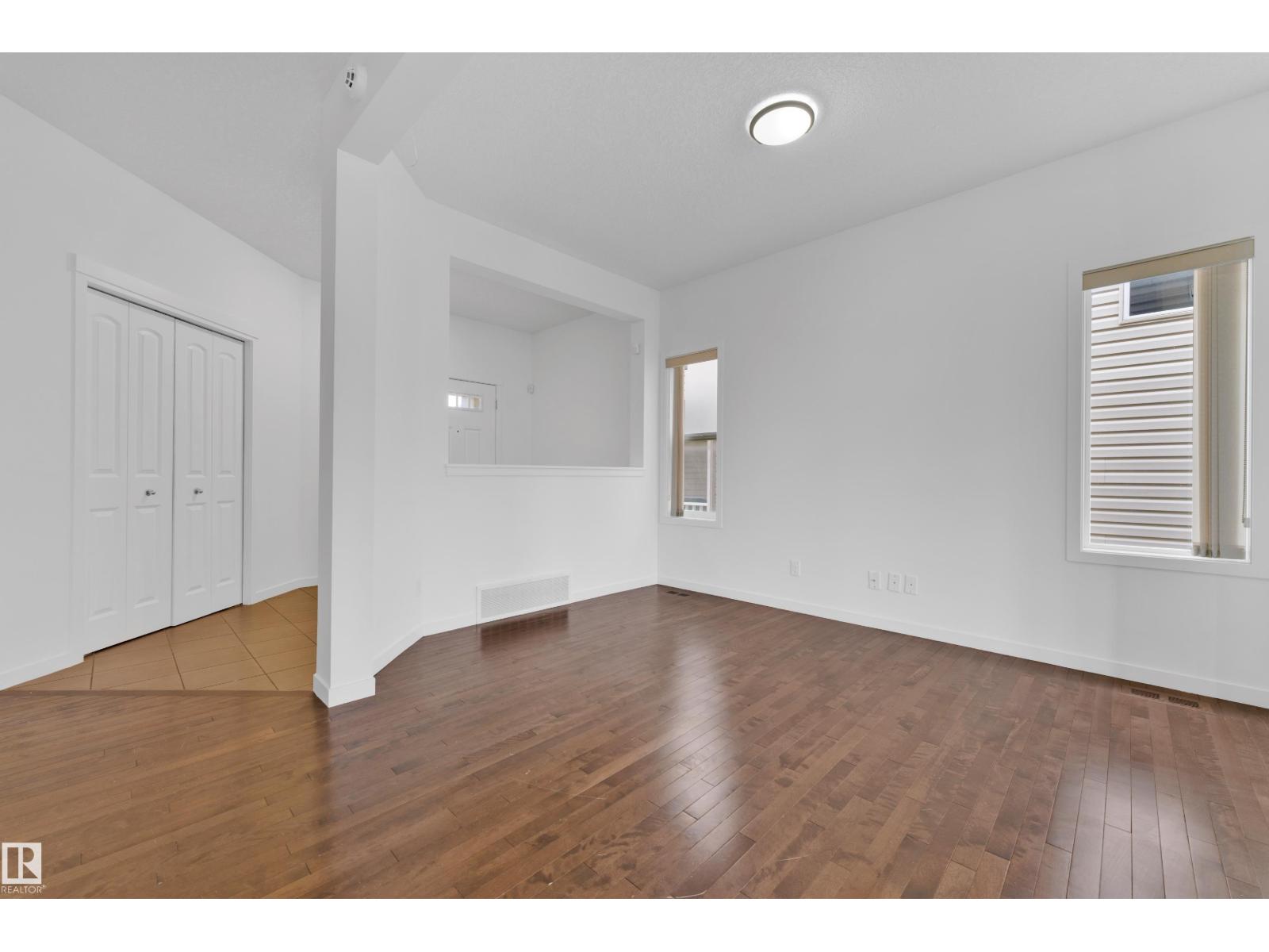 5432 20 AV SW — photo 8