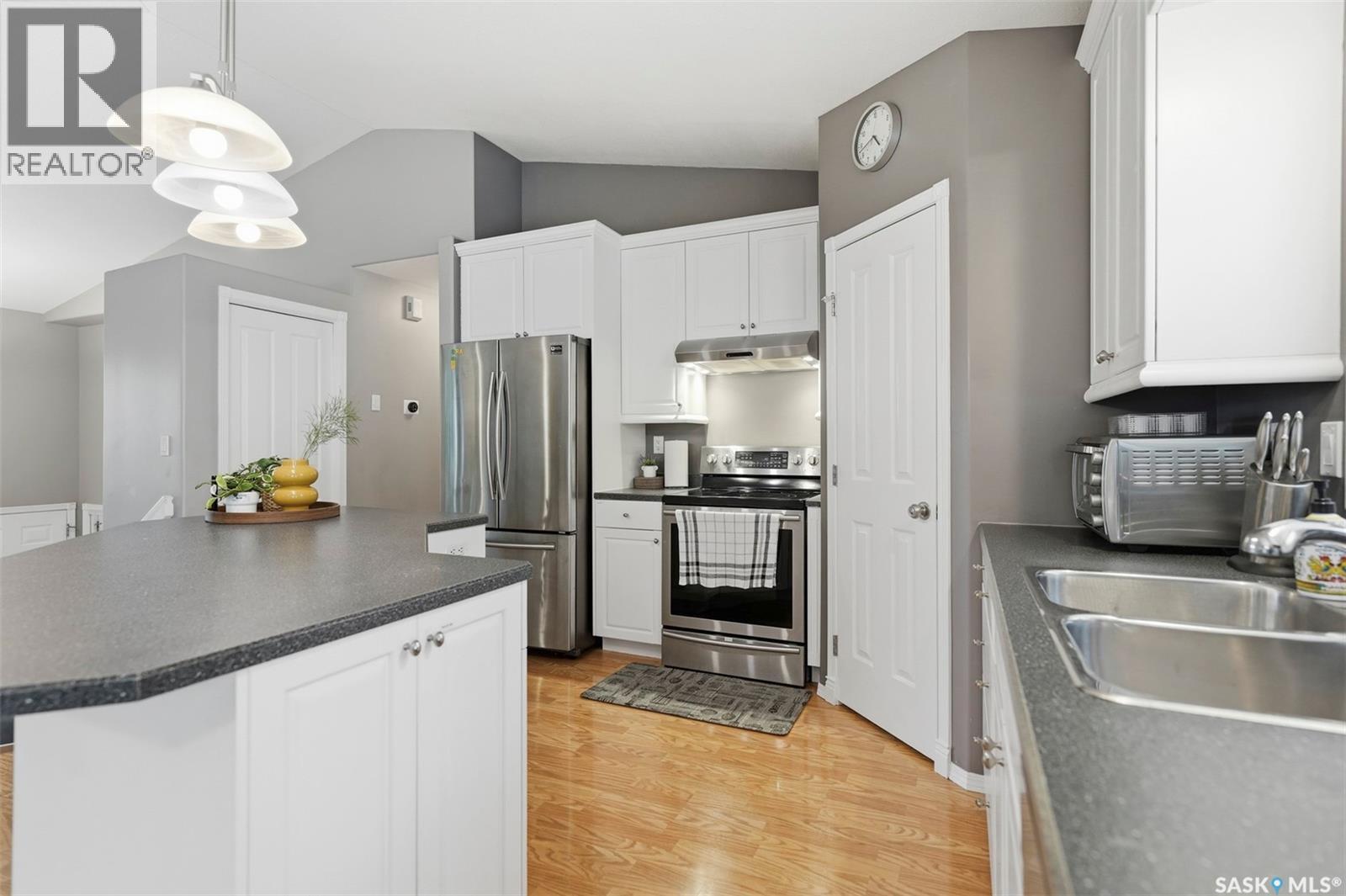 738 Wright CRESCENT — photo 12