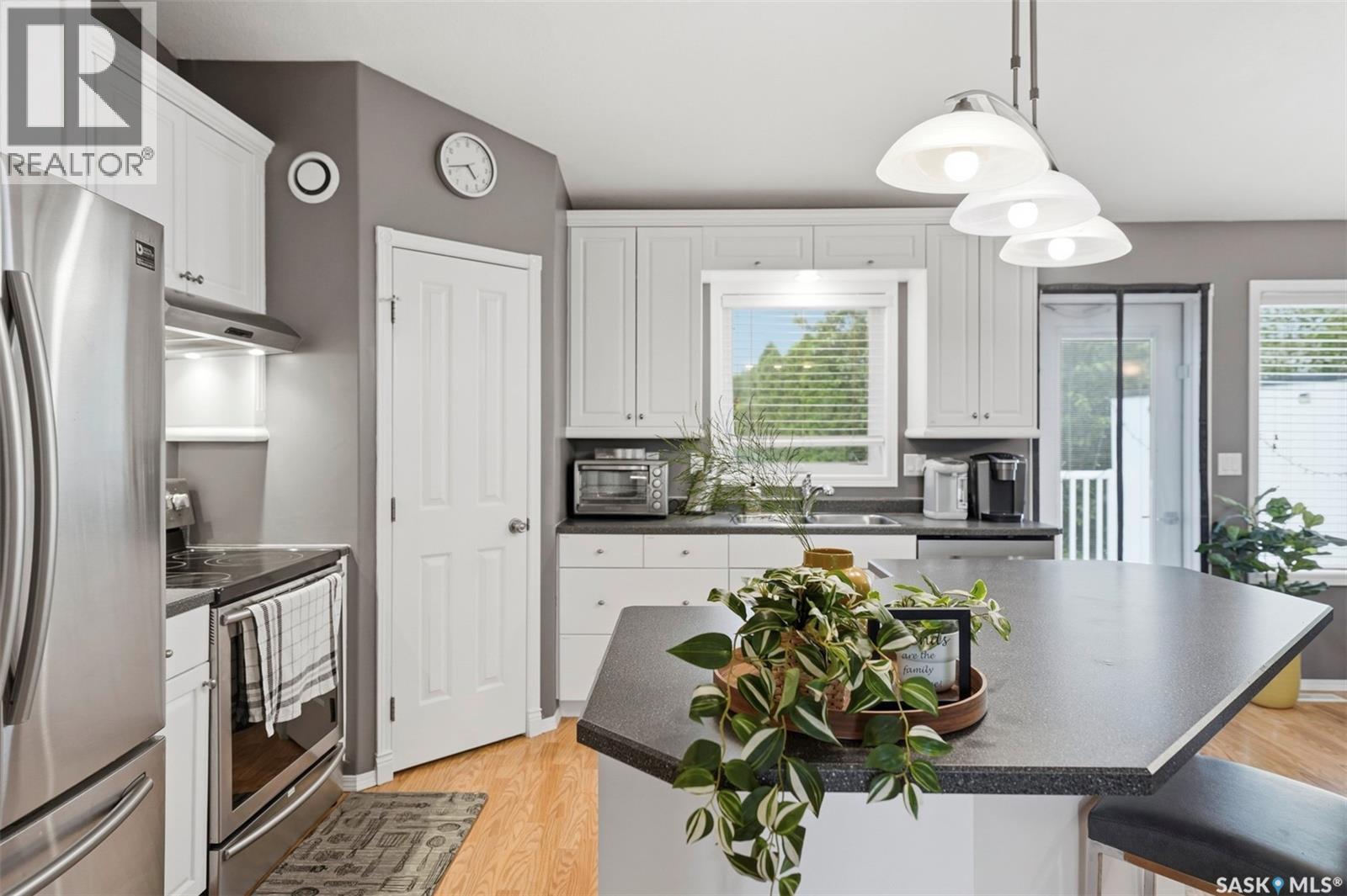 738 Wright CRESCENT — photo 15