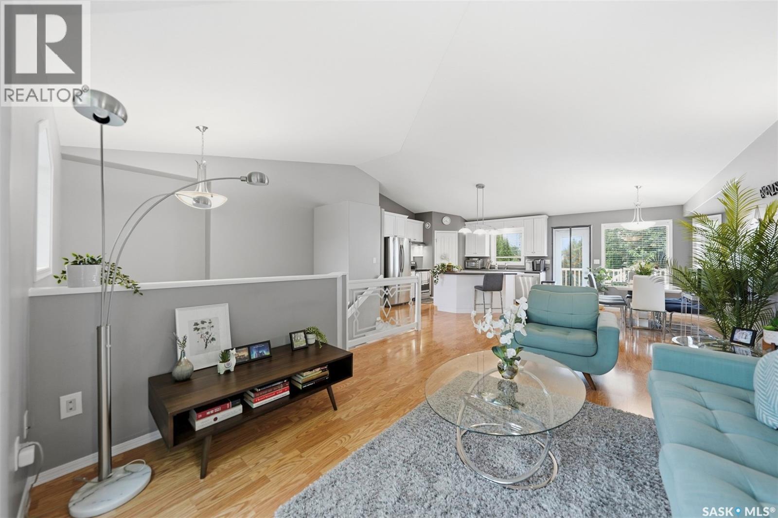 738 Wright CRESCENT — photo 8
