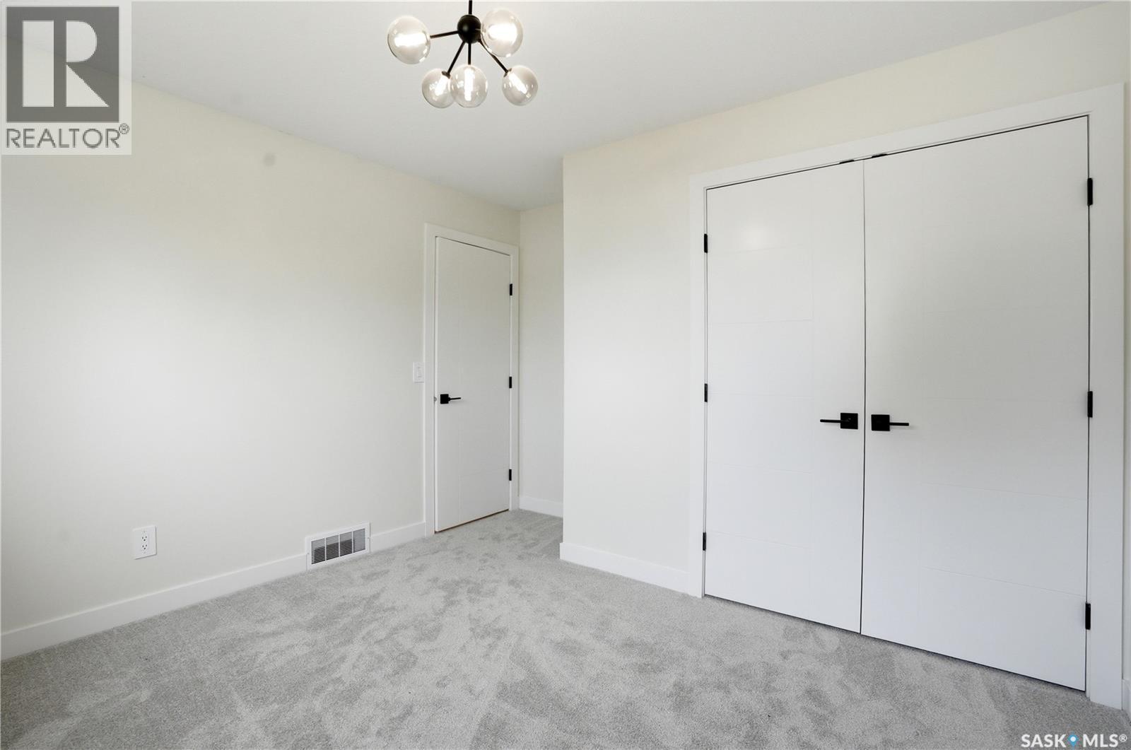 116 (114) Hall CRESCENT — photo 17