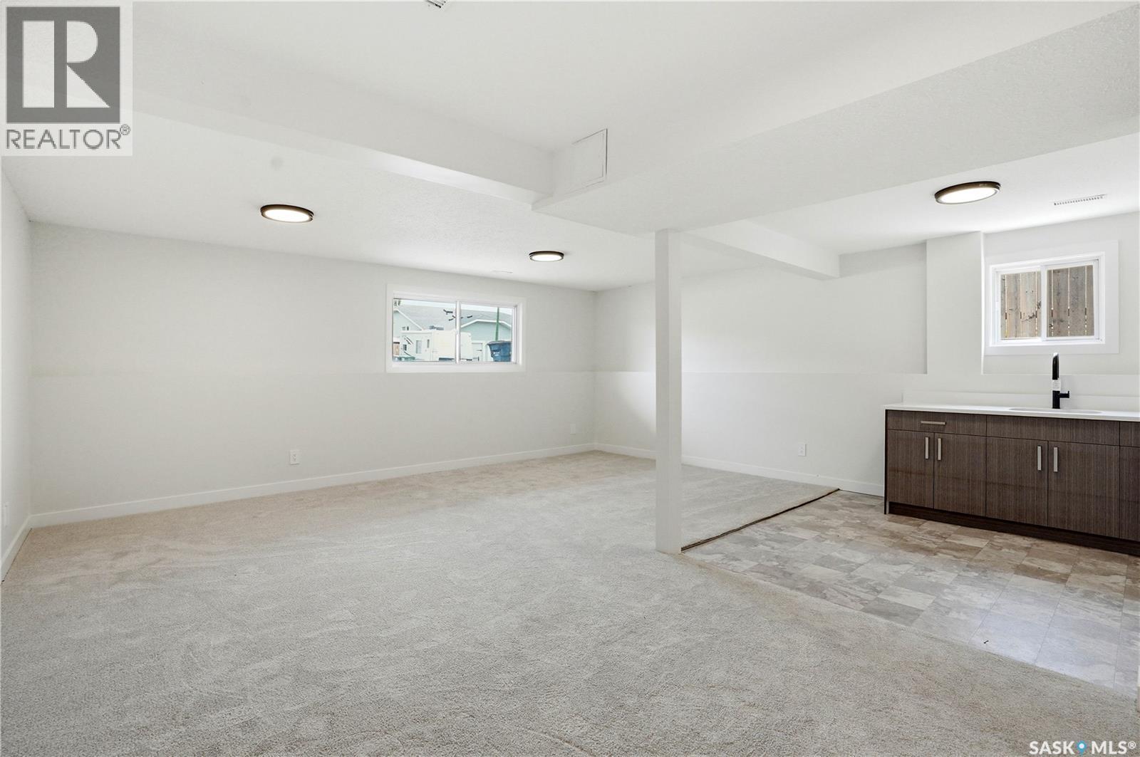 116 (114) Hall CRESCENT — photo 22