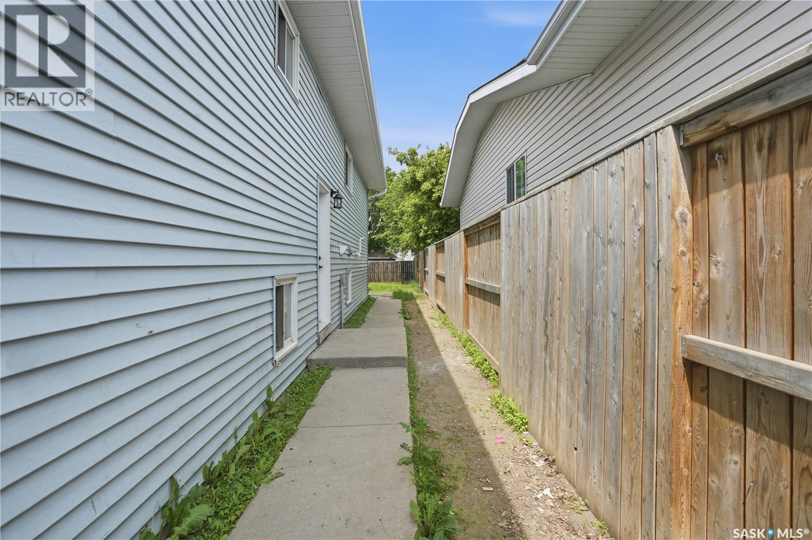 116 (114) Hall CRESCENT — photo 31