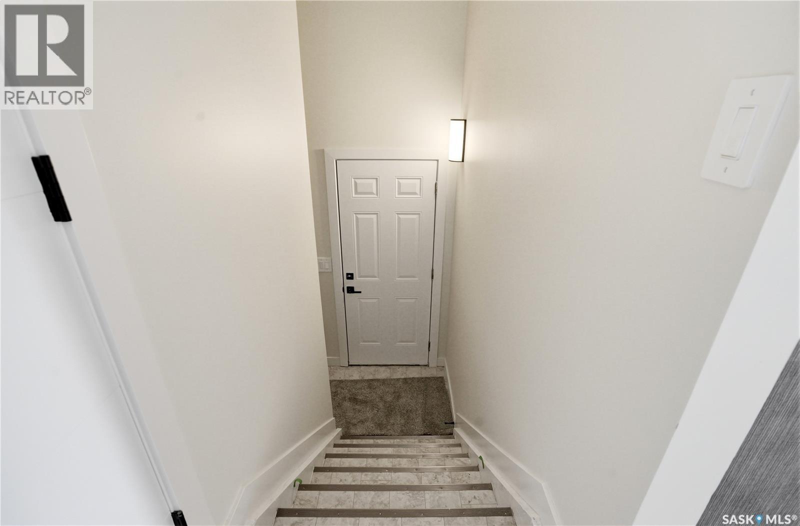 116 (114) Hall CRESCENT — photo 32