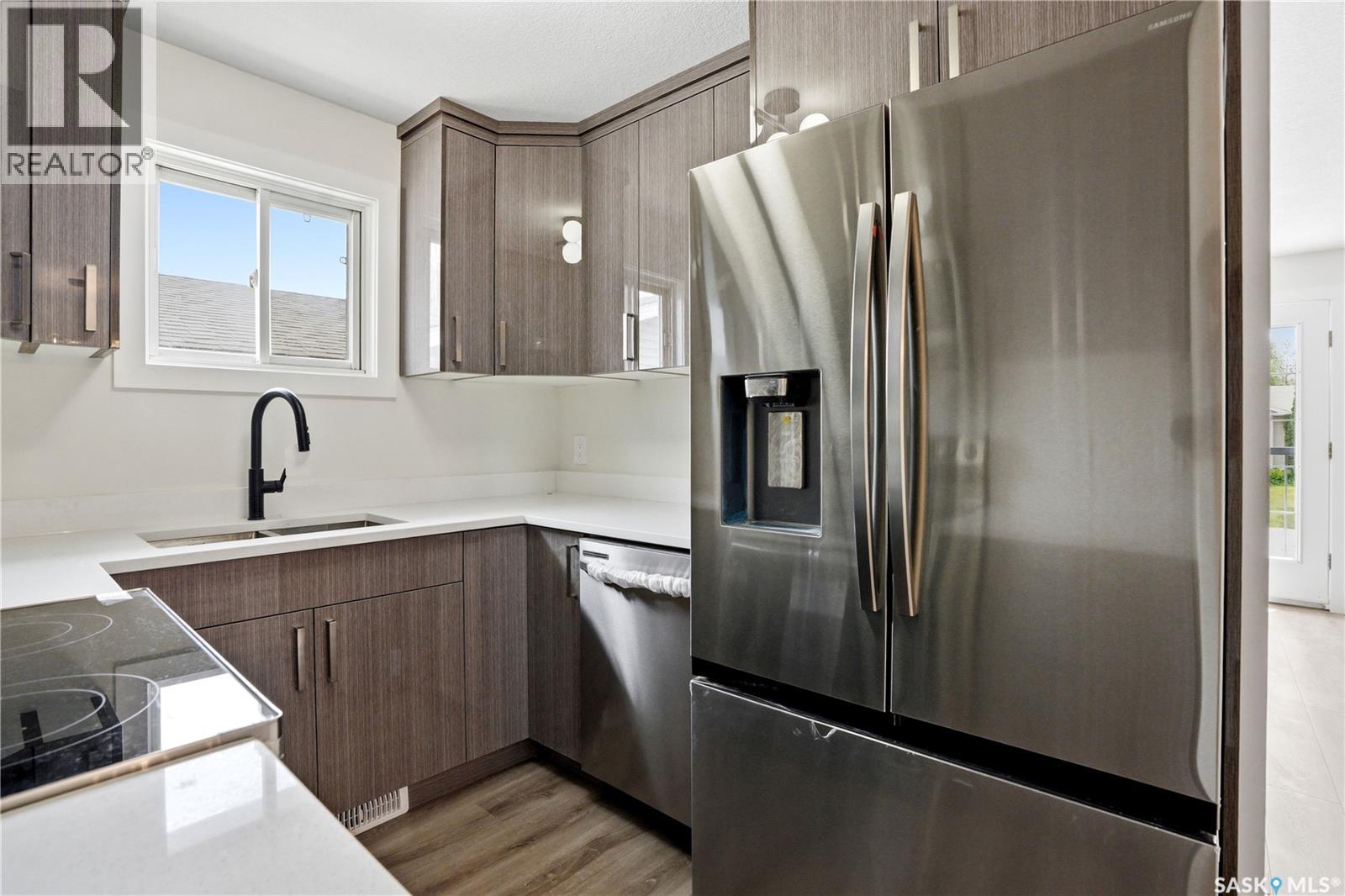 116 (114) Hall CRESCENT — photo 35