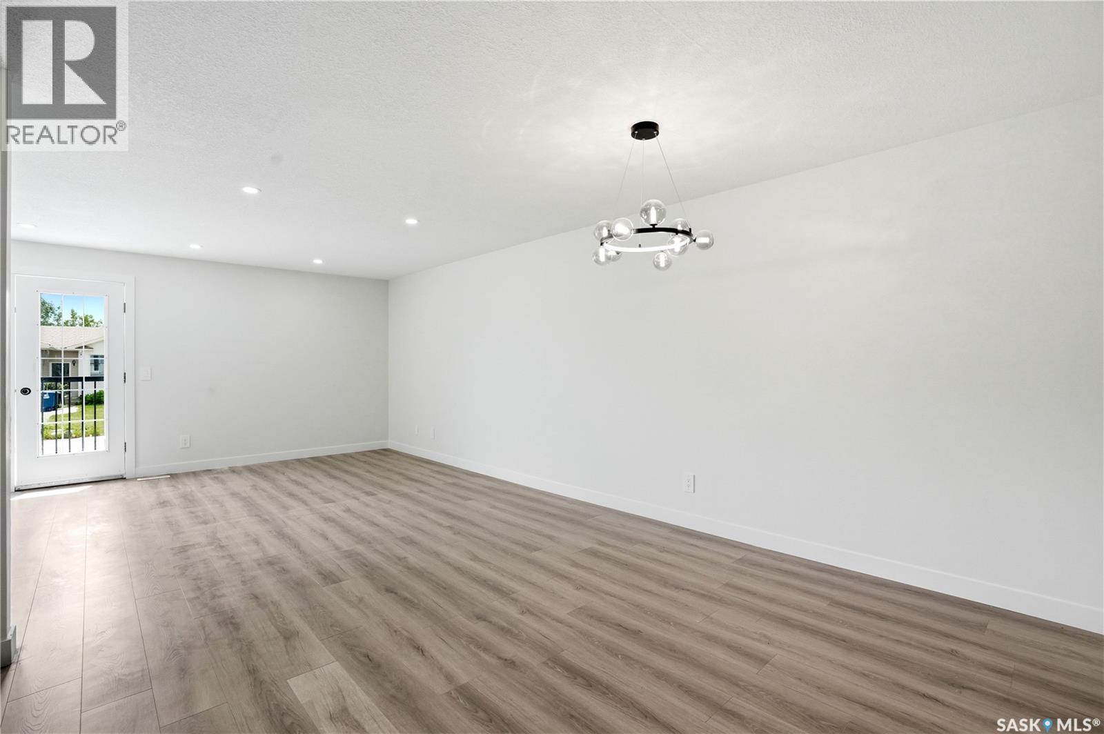 116 (114) Hall CRESCENT — photo 37