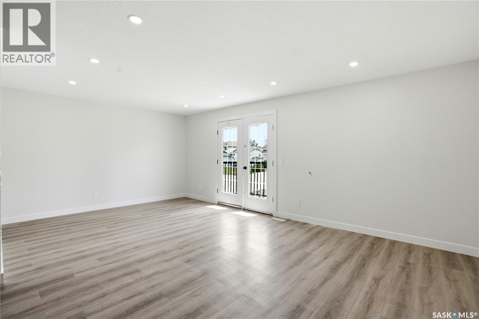116 (114) Hall CRESCENT — photo 38