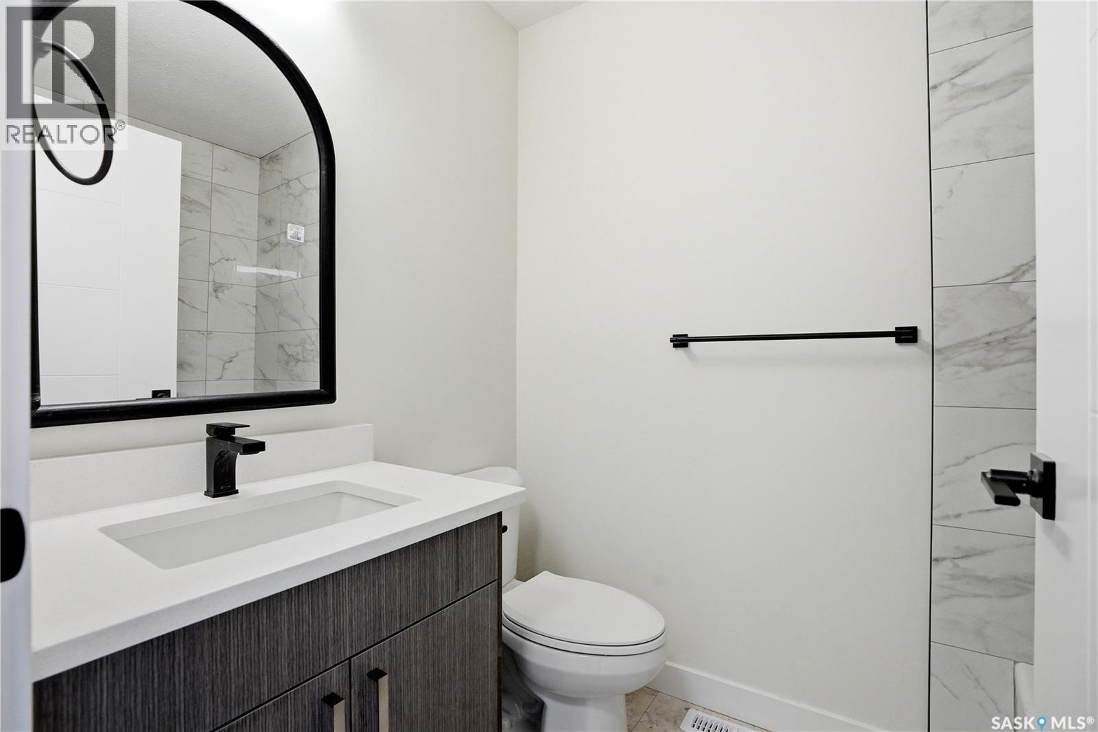 116 (114) Hall CRESCENT — photo 43