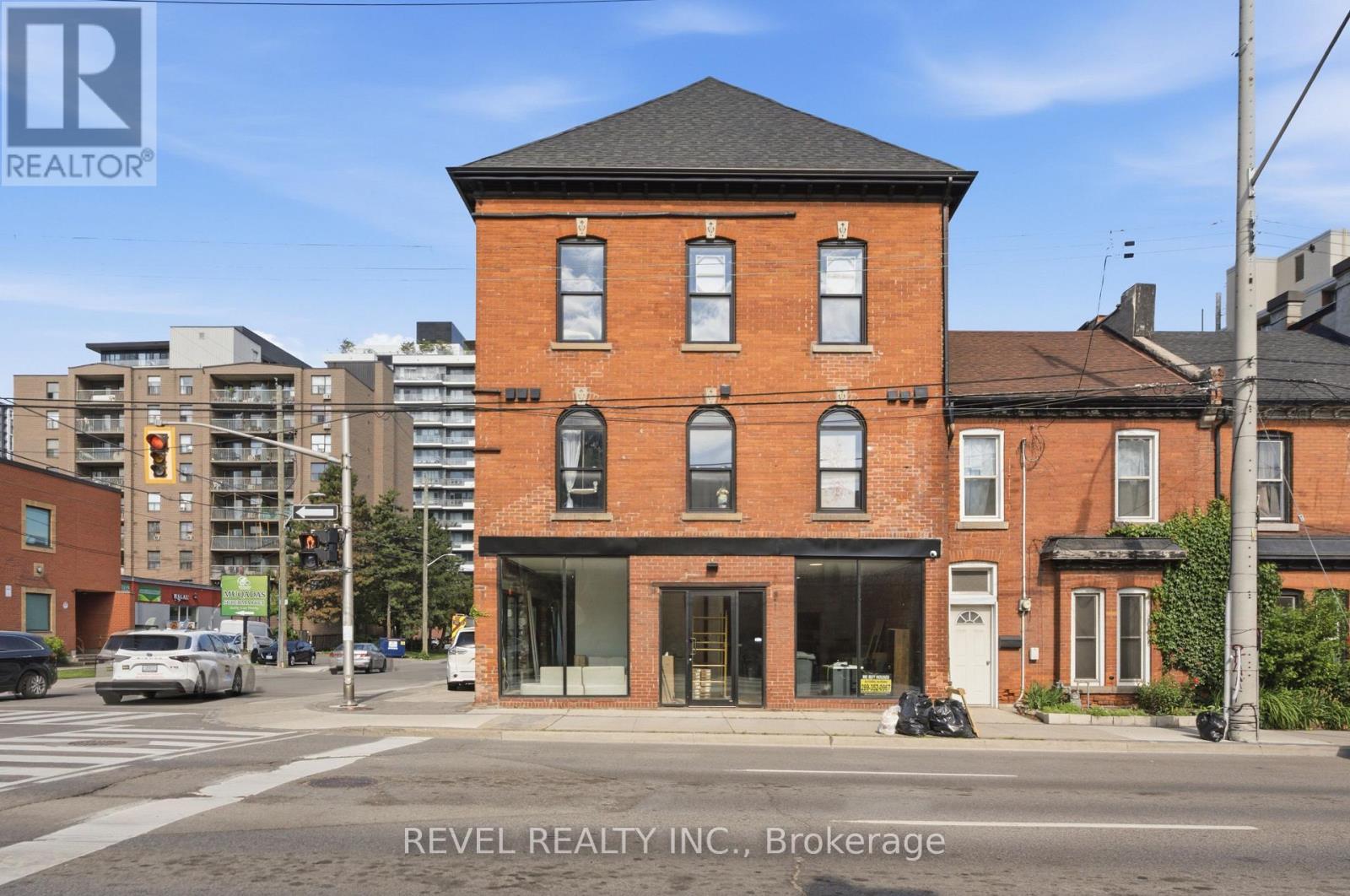 45 WELLINGTON STREET N - 1