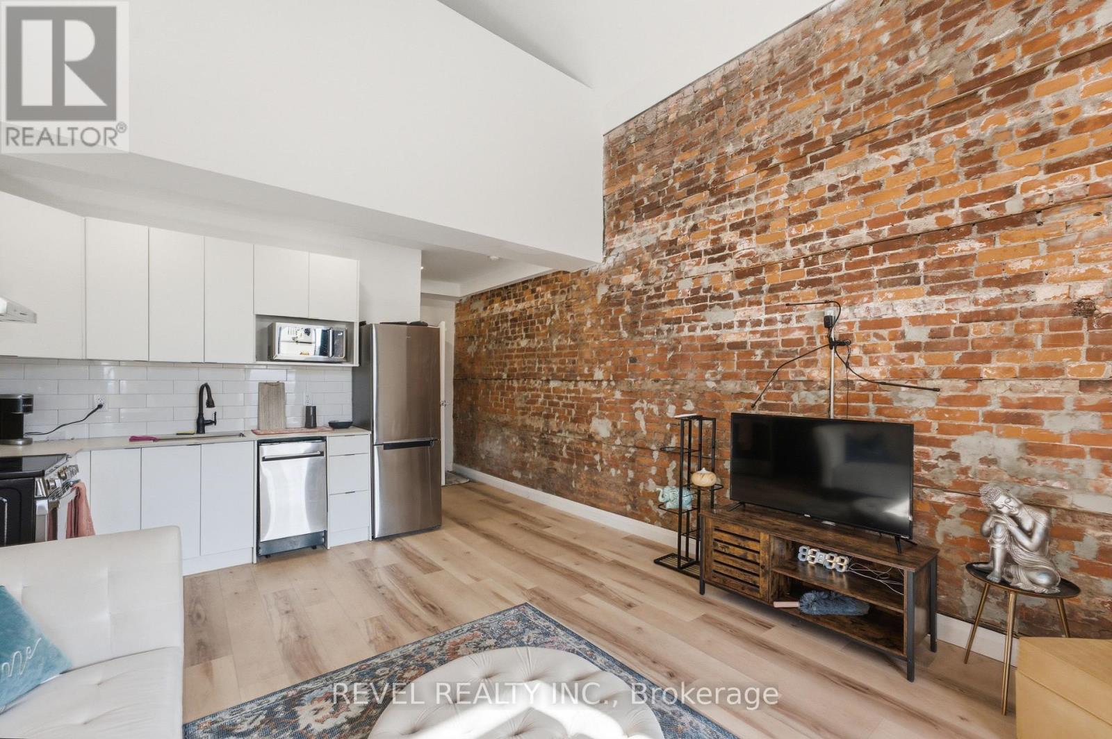 45 WELLINGTON STREET N - 13