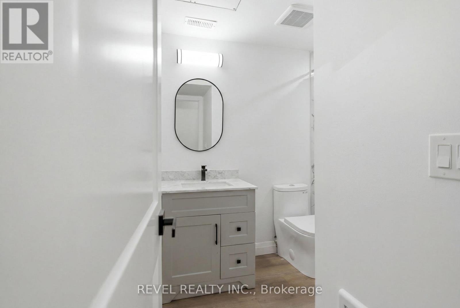 45 WELLINGTON STREET N - 21