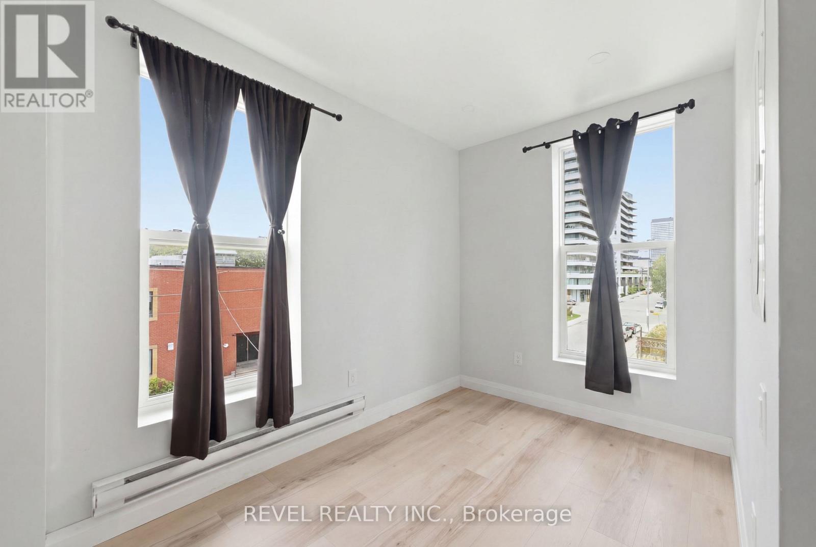 45 WELLINGTON STREET N - 25