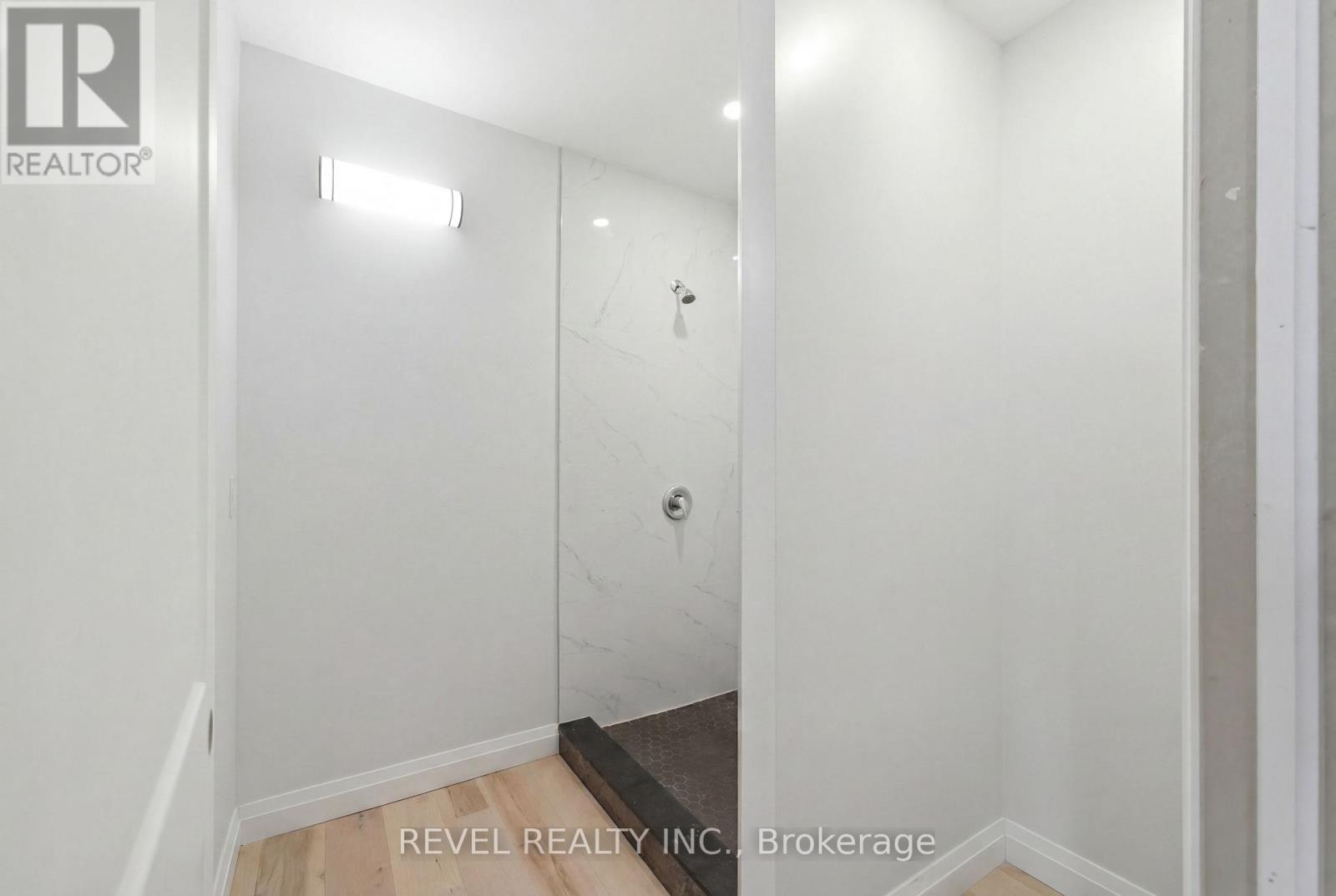 45 WELLINGTON STREET N - 26