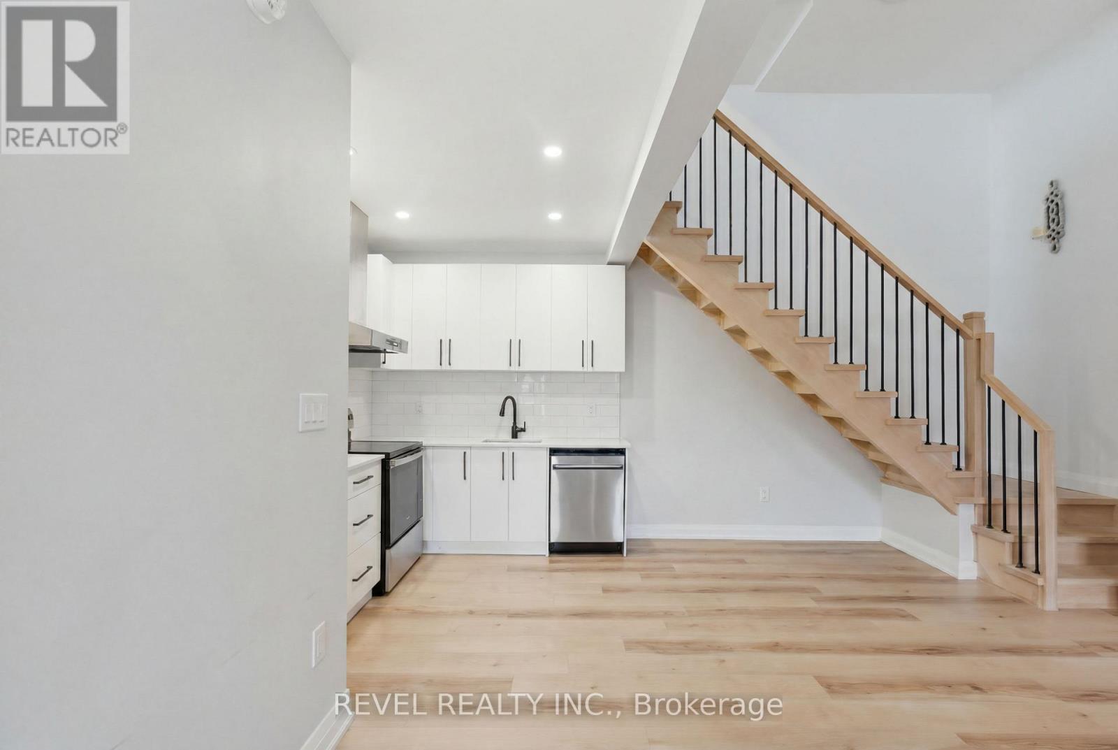 45 WELLINGTON STREET N - 27