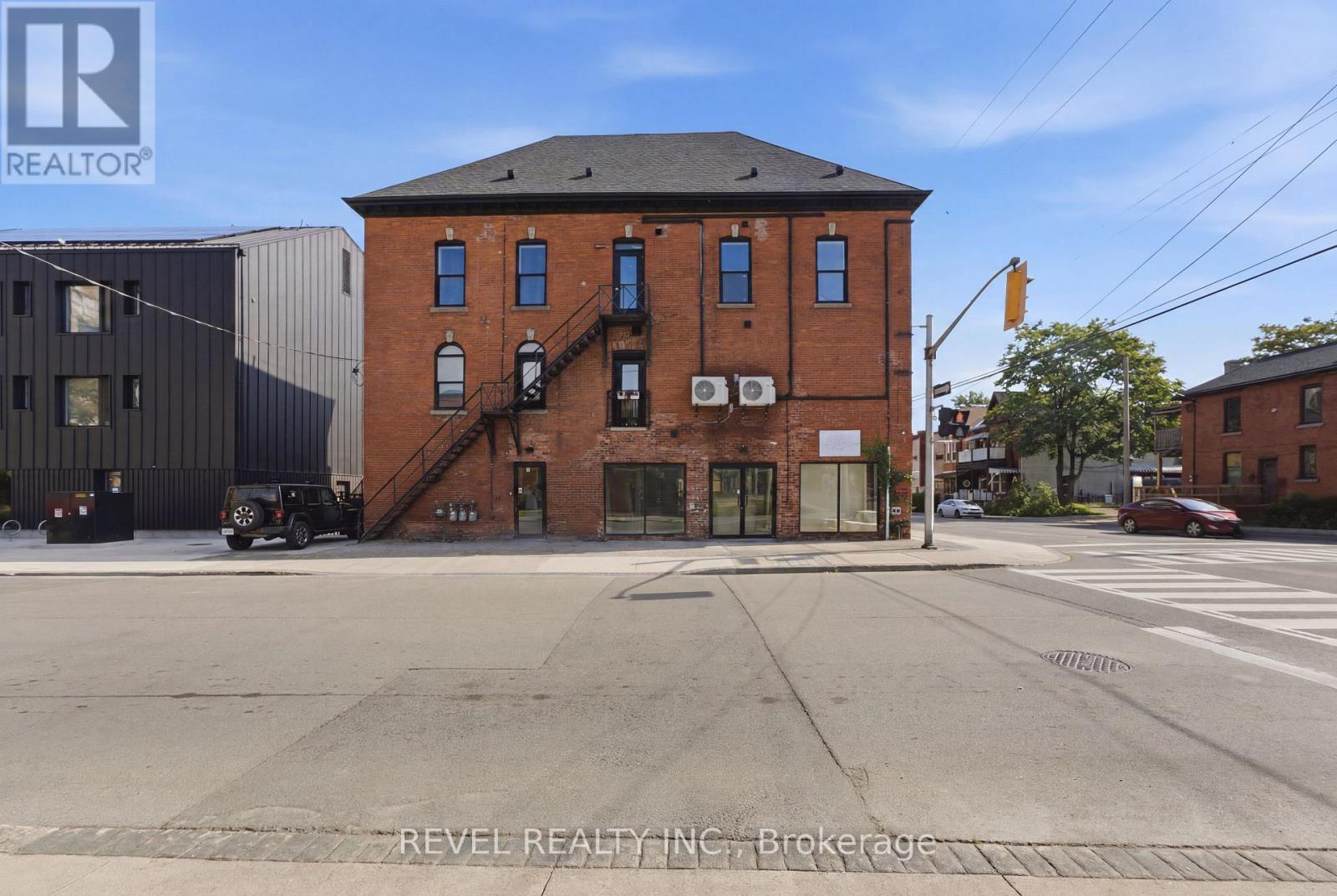 45 WELLINGTON STREET N - 3