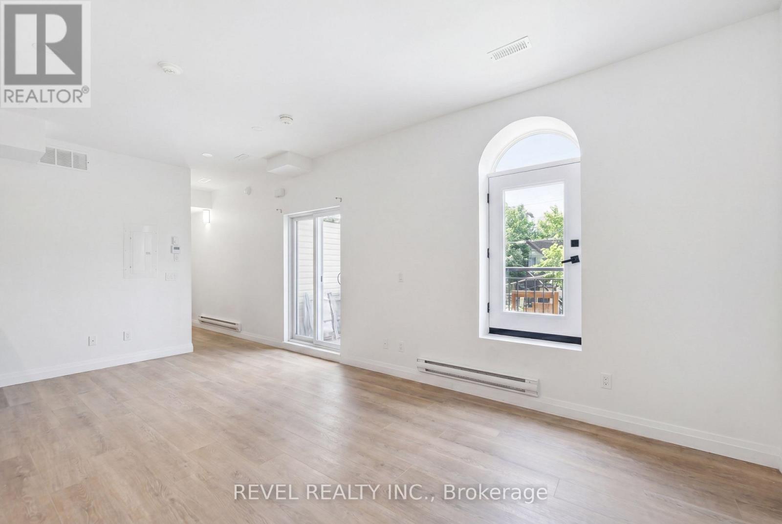 45 WELLINGTON STREET N - 31
