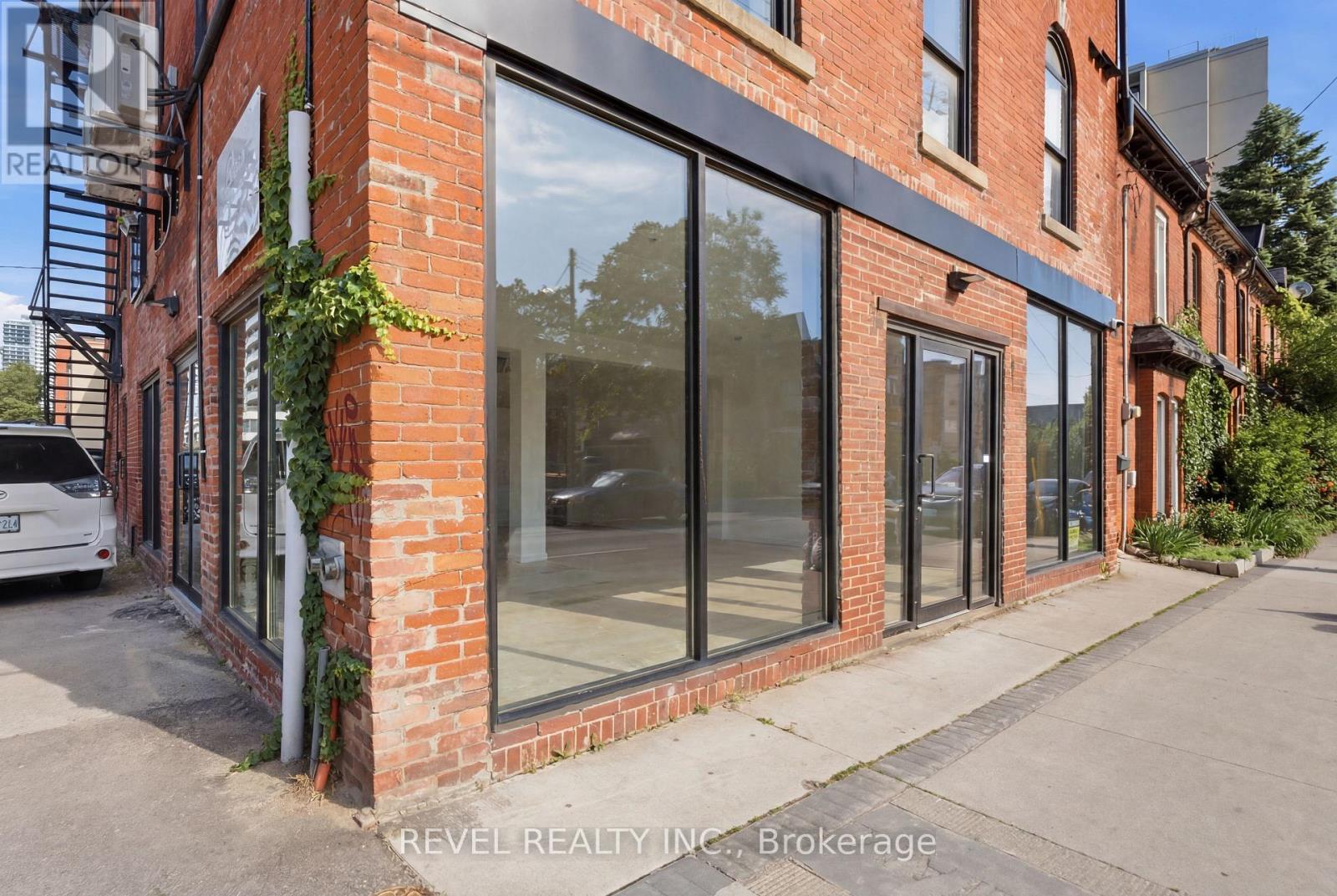 45 WELLINGTON STREET N - 6