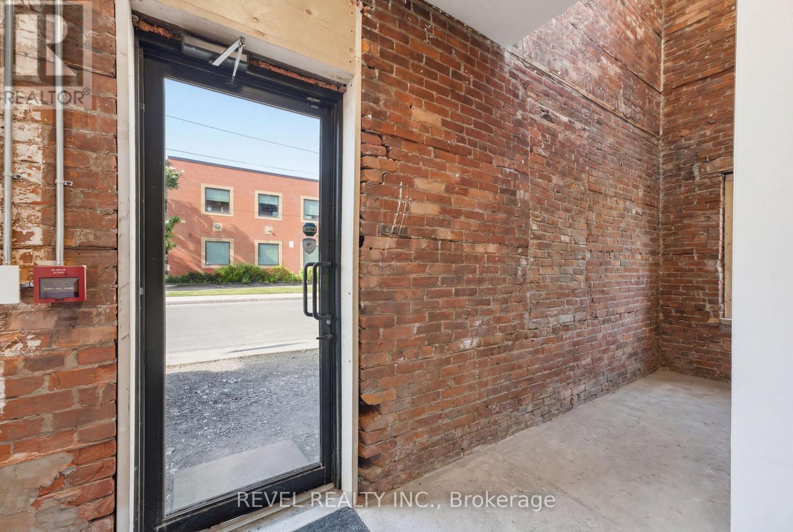 45 WELLINGTON STREET N - 7