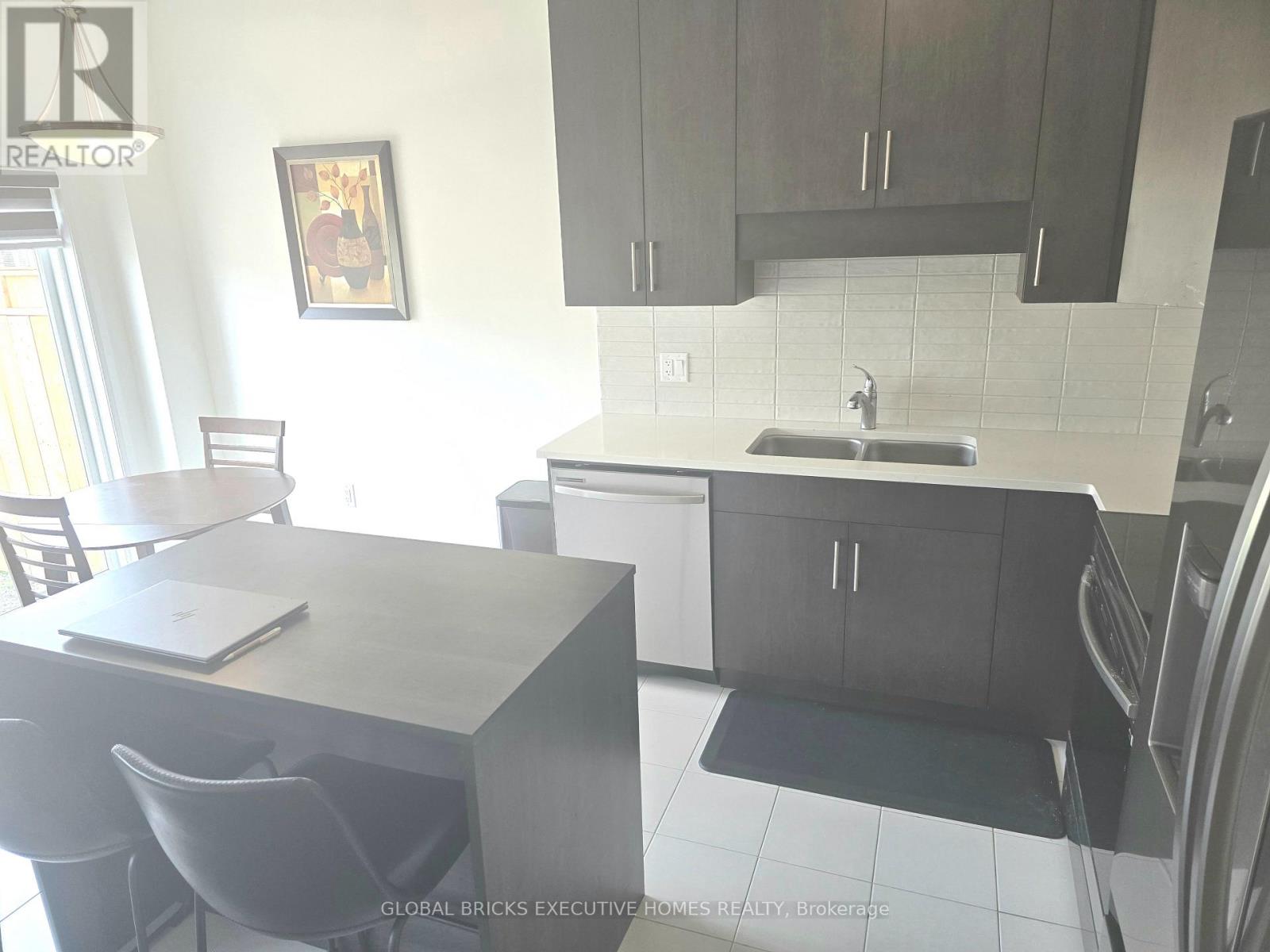 31 SAFFRON WAY - 10
