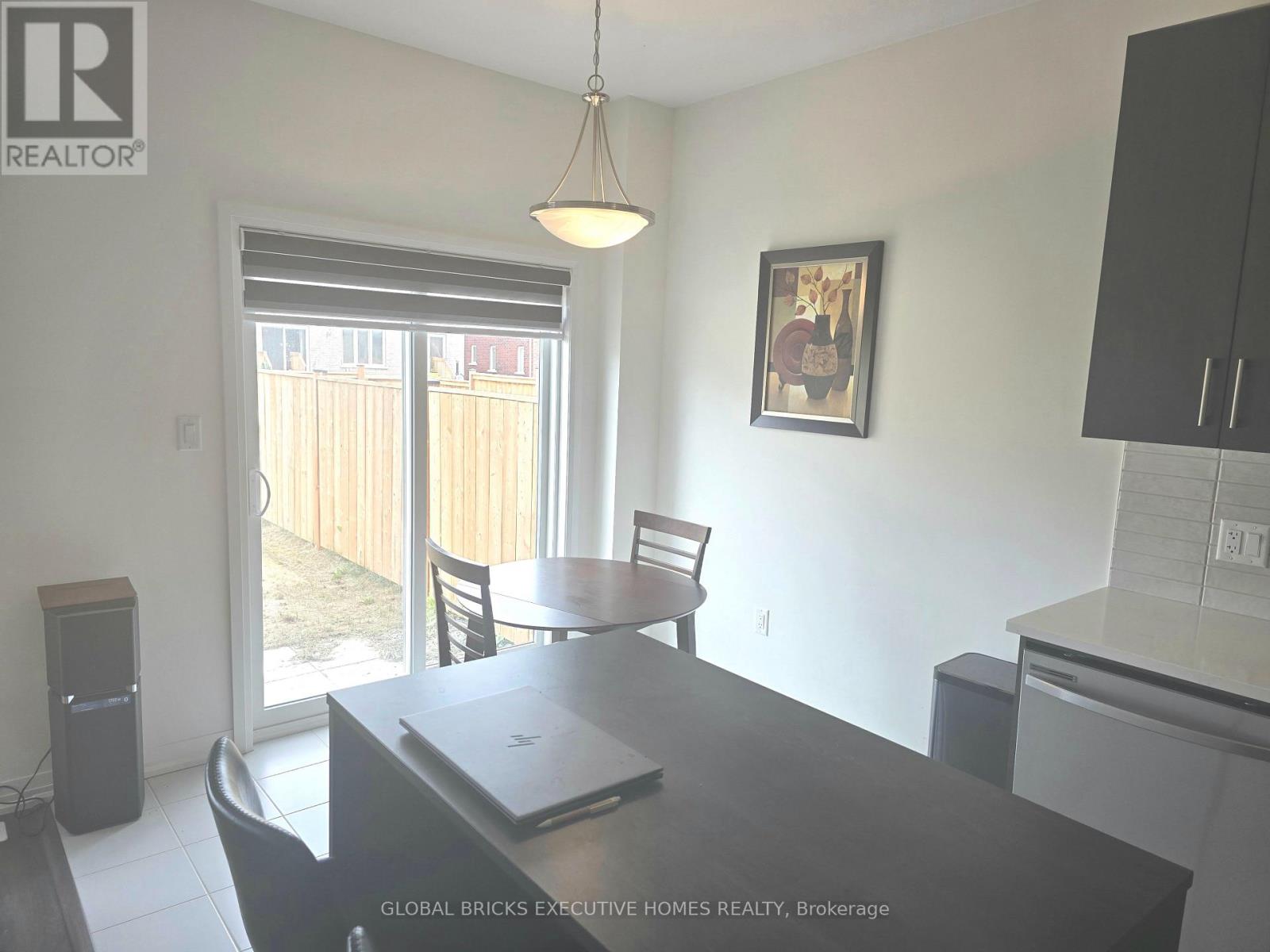 31 SAFFRON WAY - 11