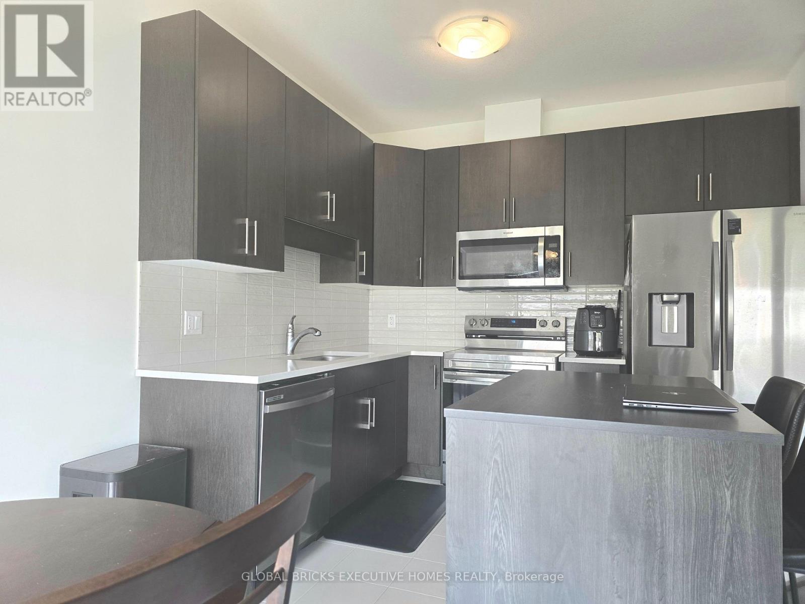 31 SAFFRON WAY - 12