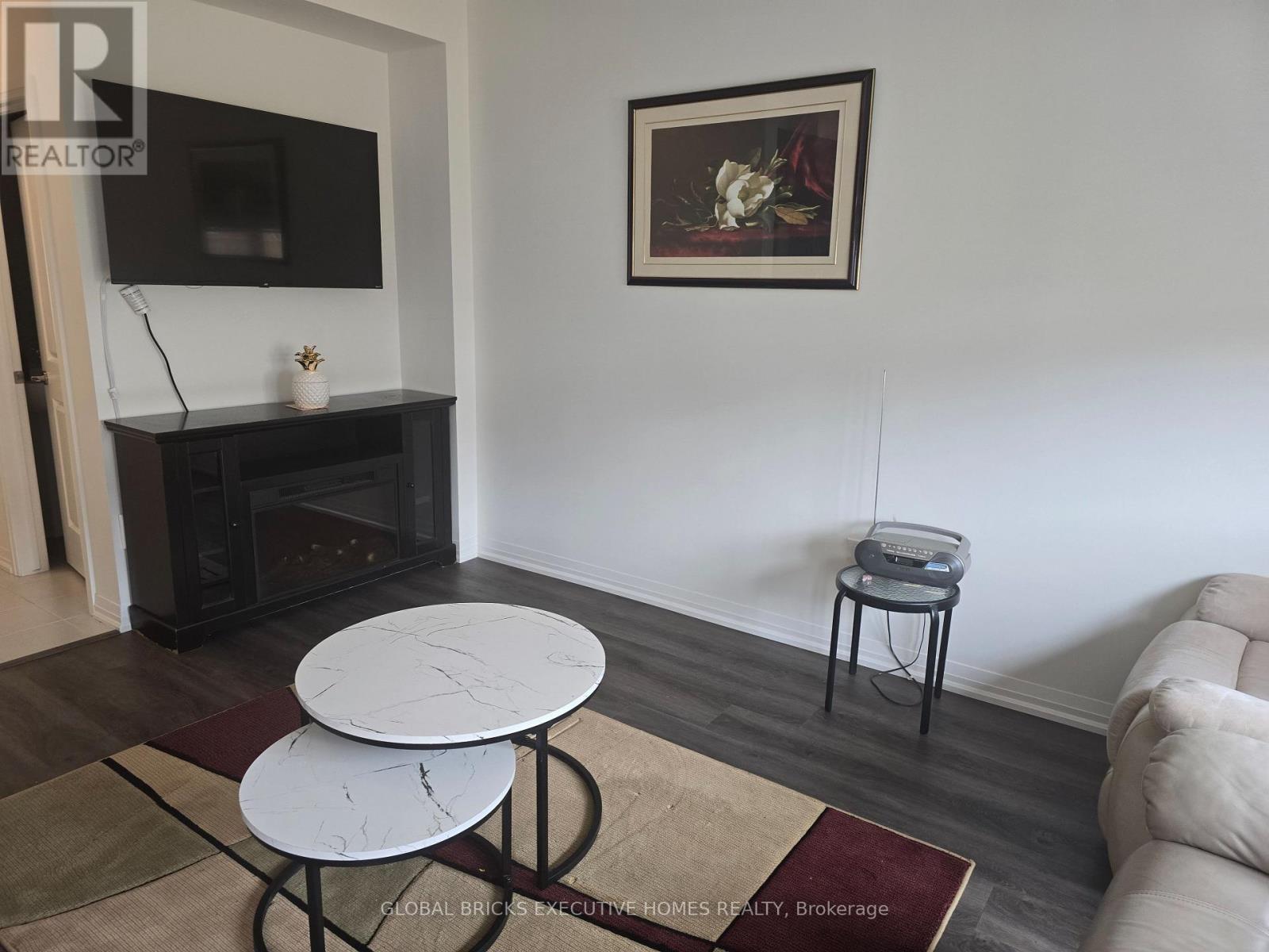 31 SAFFRON WAY - 13