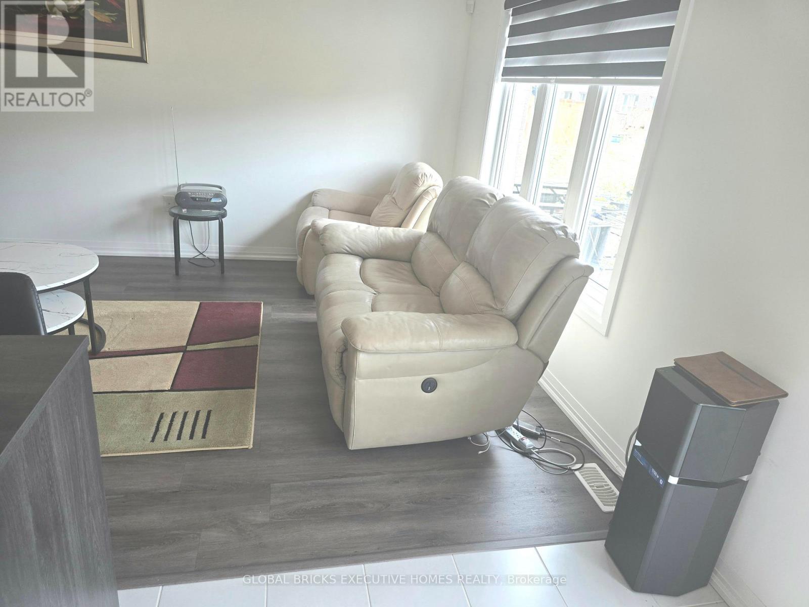 31 SAFFRON WAY - 14
