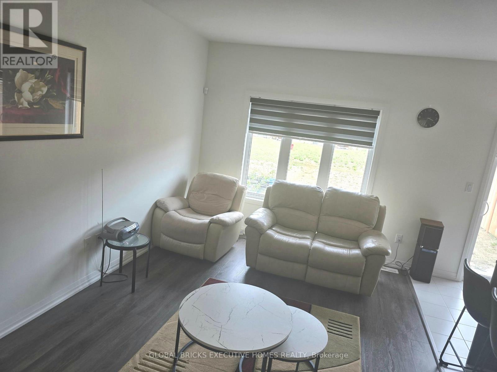 31 SAFFRON WAY - 15