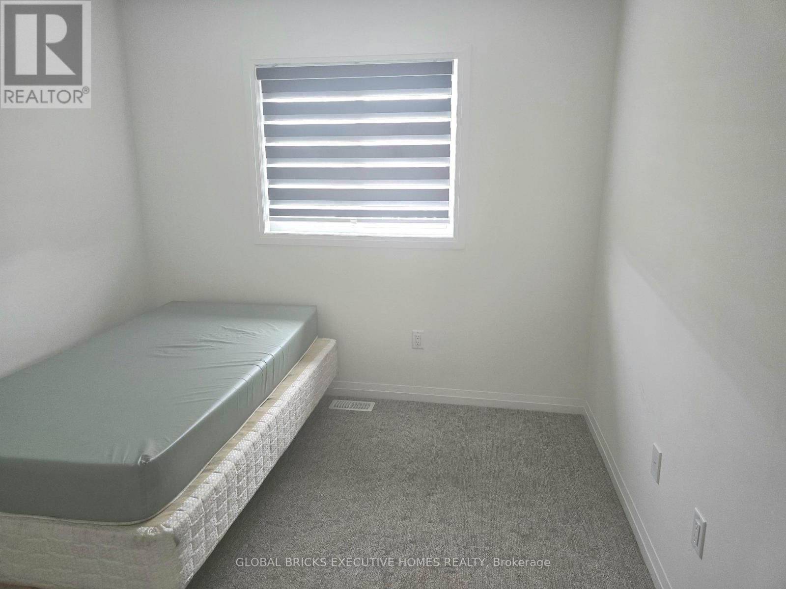 31 SAFFRON WAY - 35