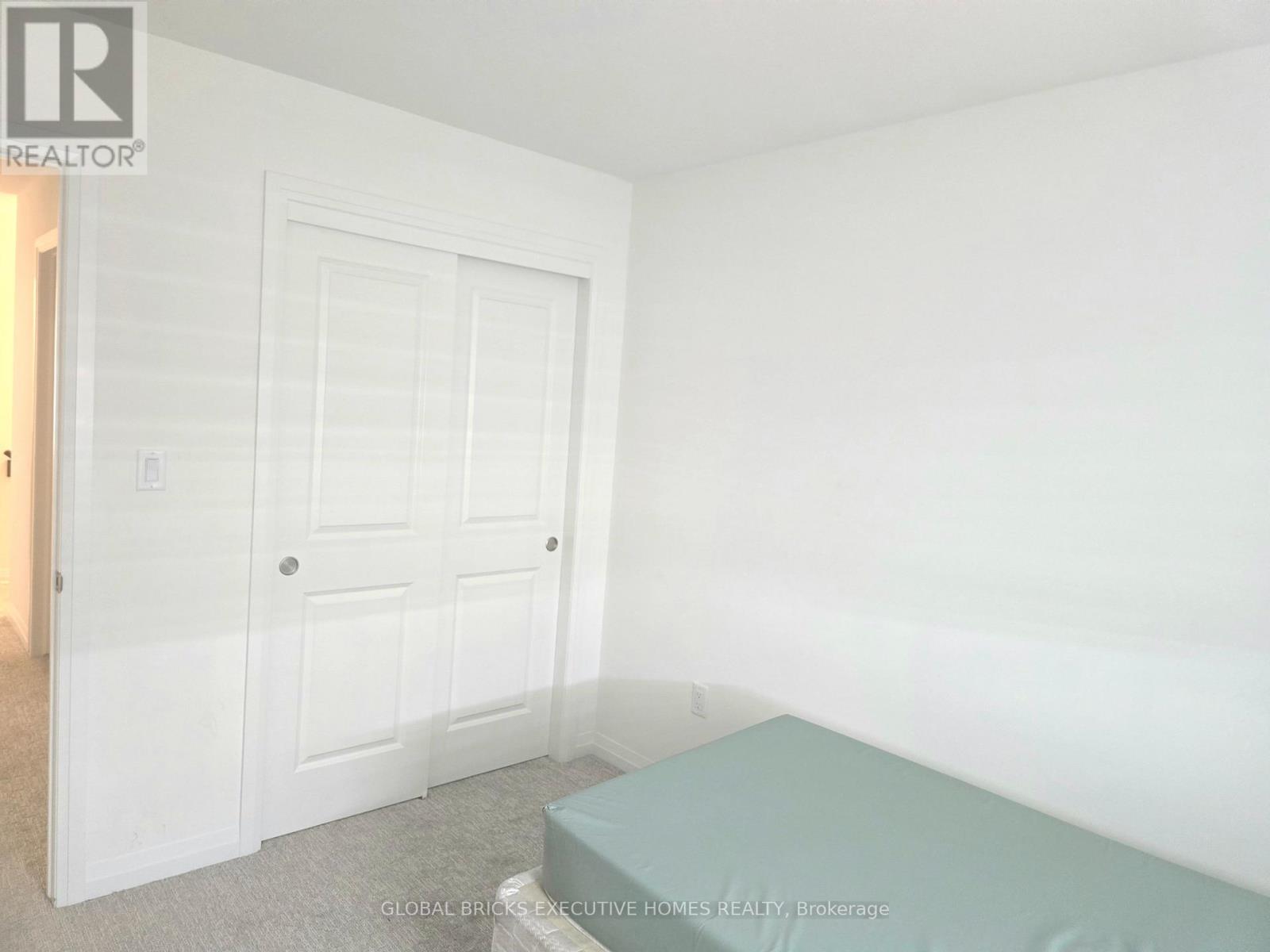 31 SAFFRON WAY - 36