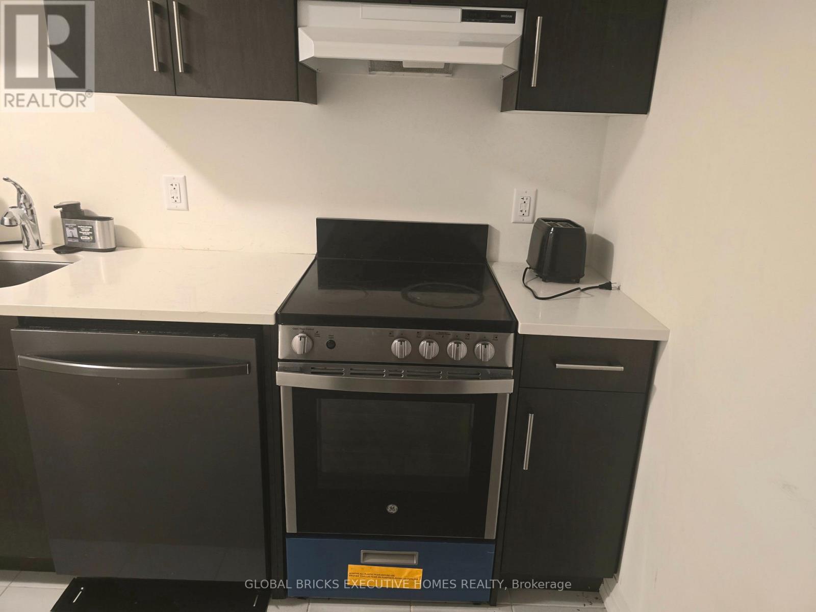 31 SAFFRON WAY - 44