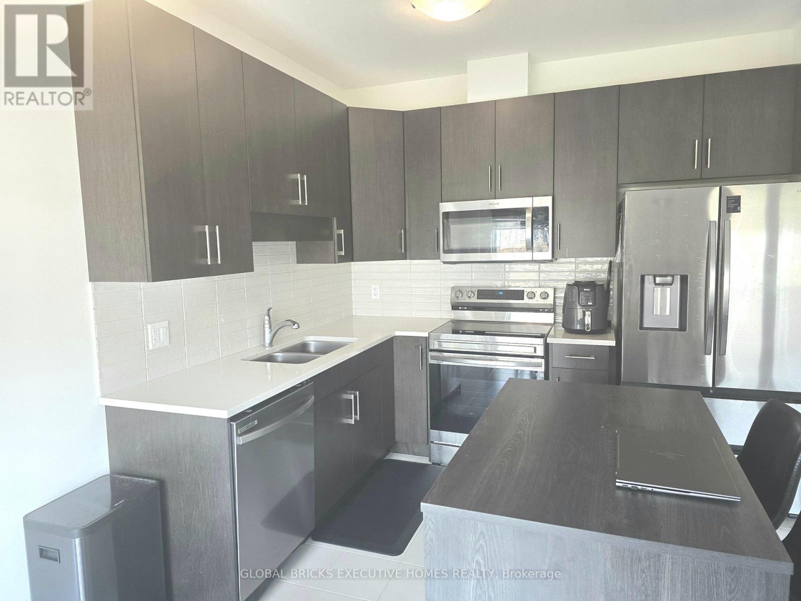31 SAFFRON WAY - 8