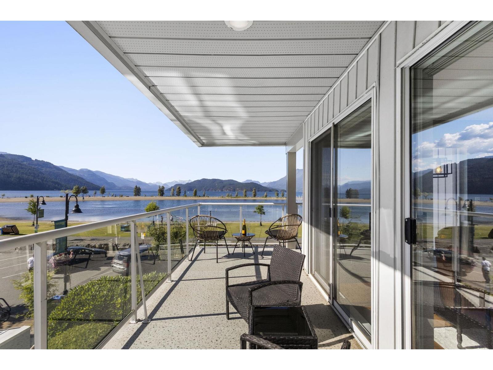215 328 ESPLANADE AVENUE, Harrison Hot Springs