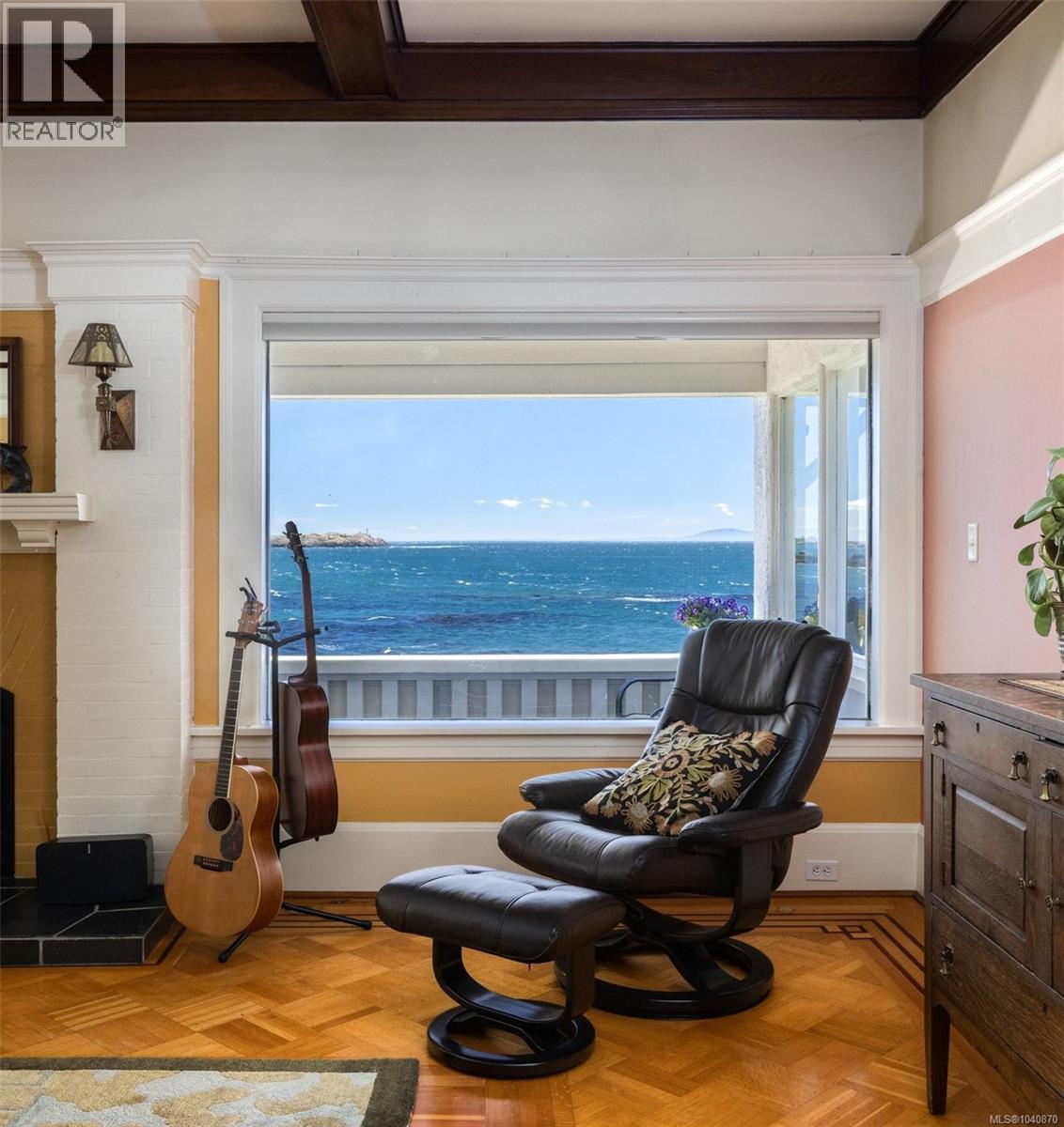 1821 Hollywood Cres - 16