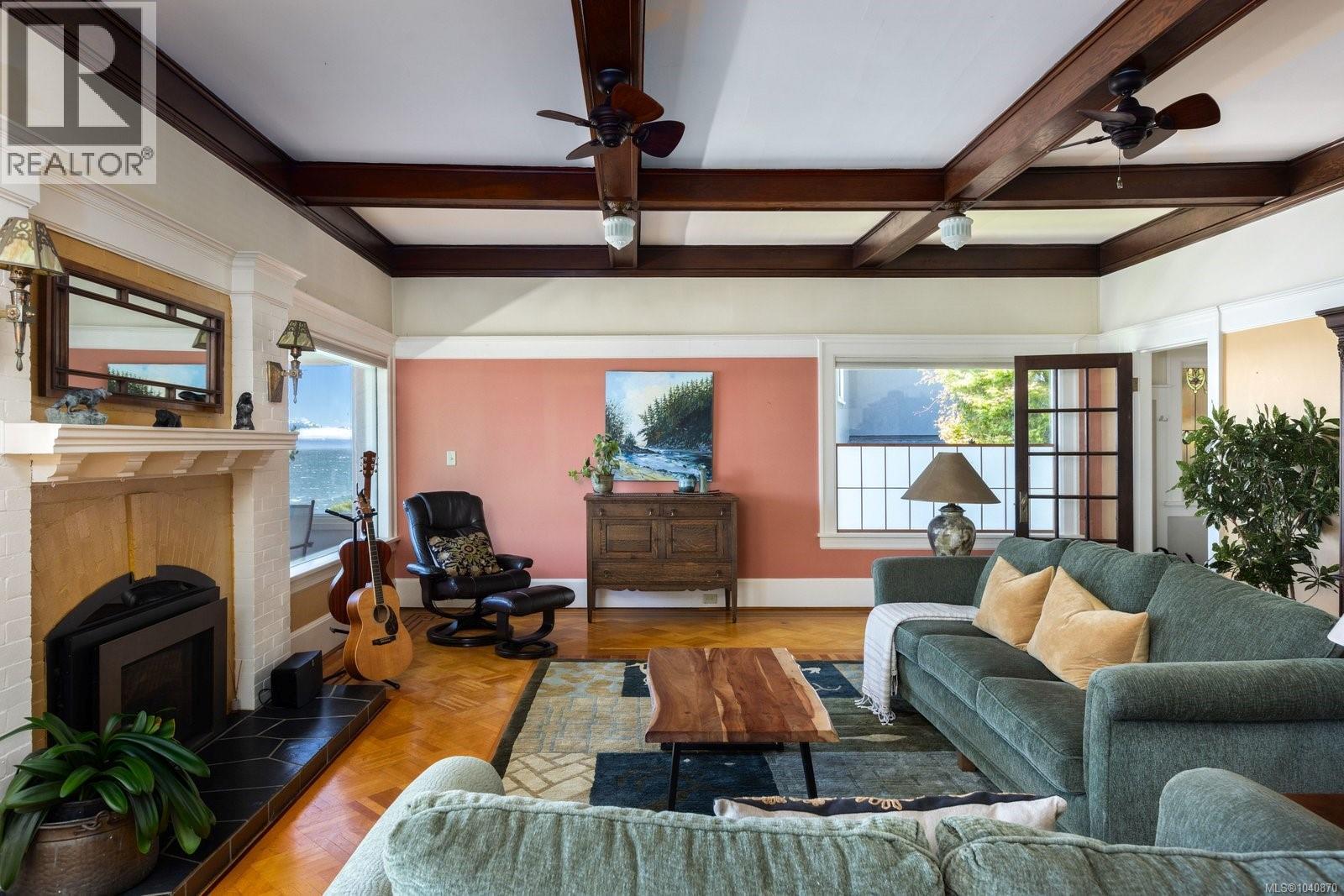 1821 Hollywood Cres - 18