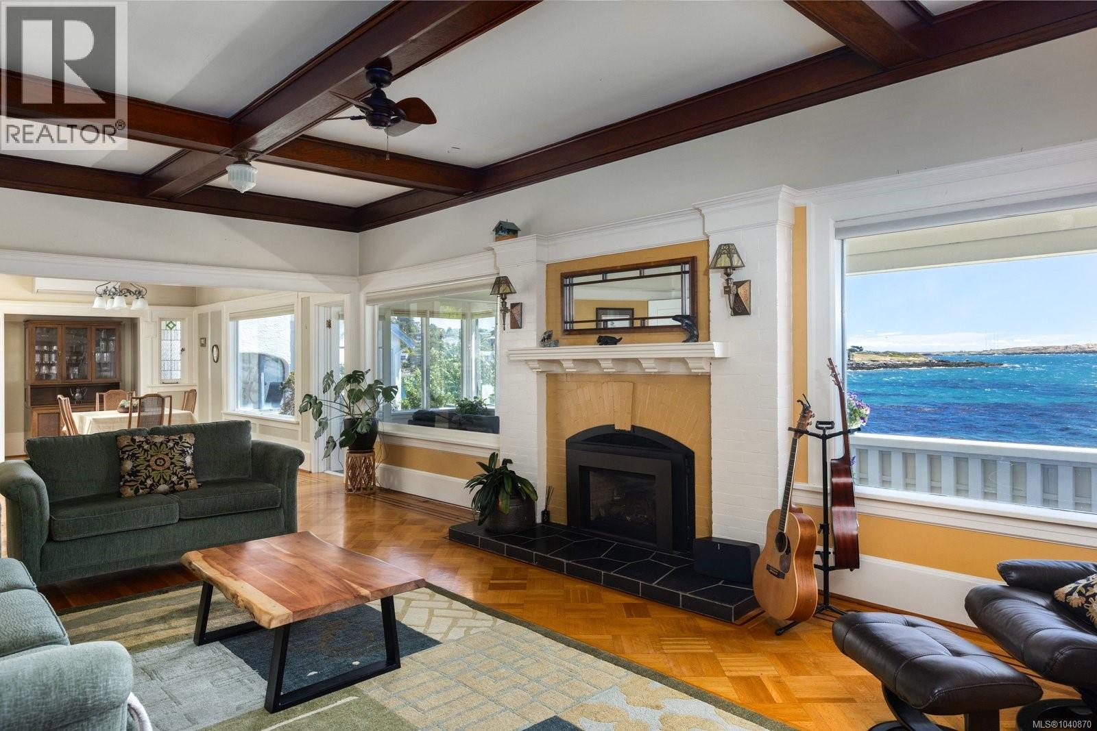 1821 Hollywood Cres - 19