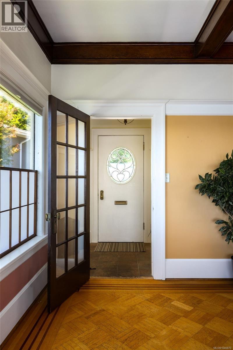 1821 Hollywood Cres - 20