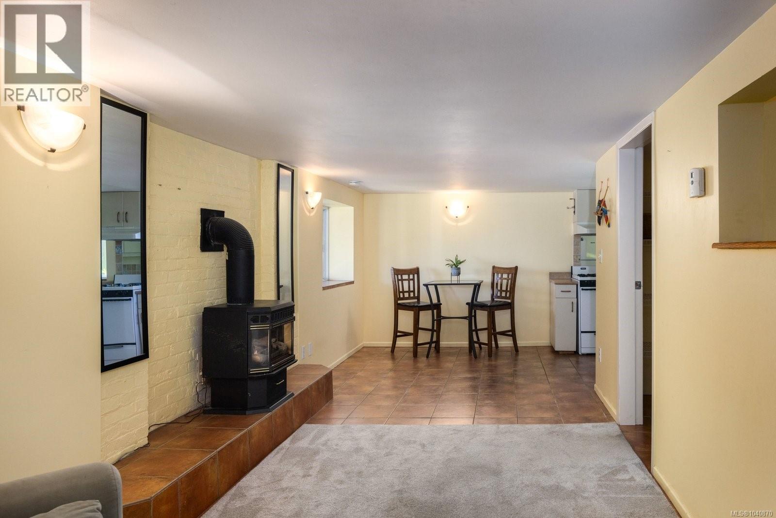 1821 Hollywood Cres - 36
