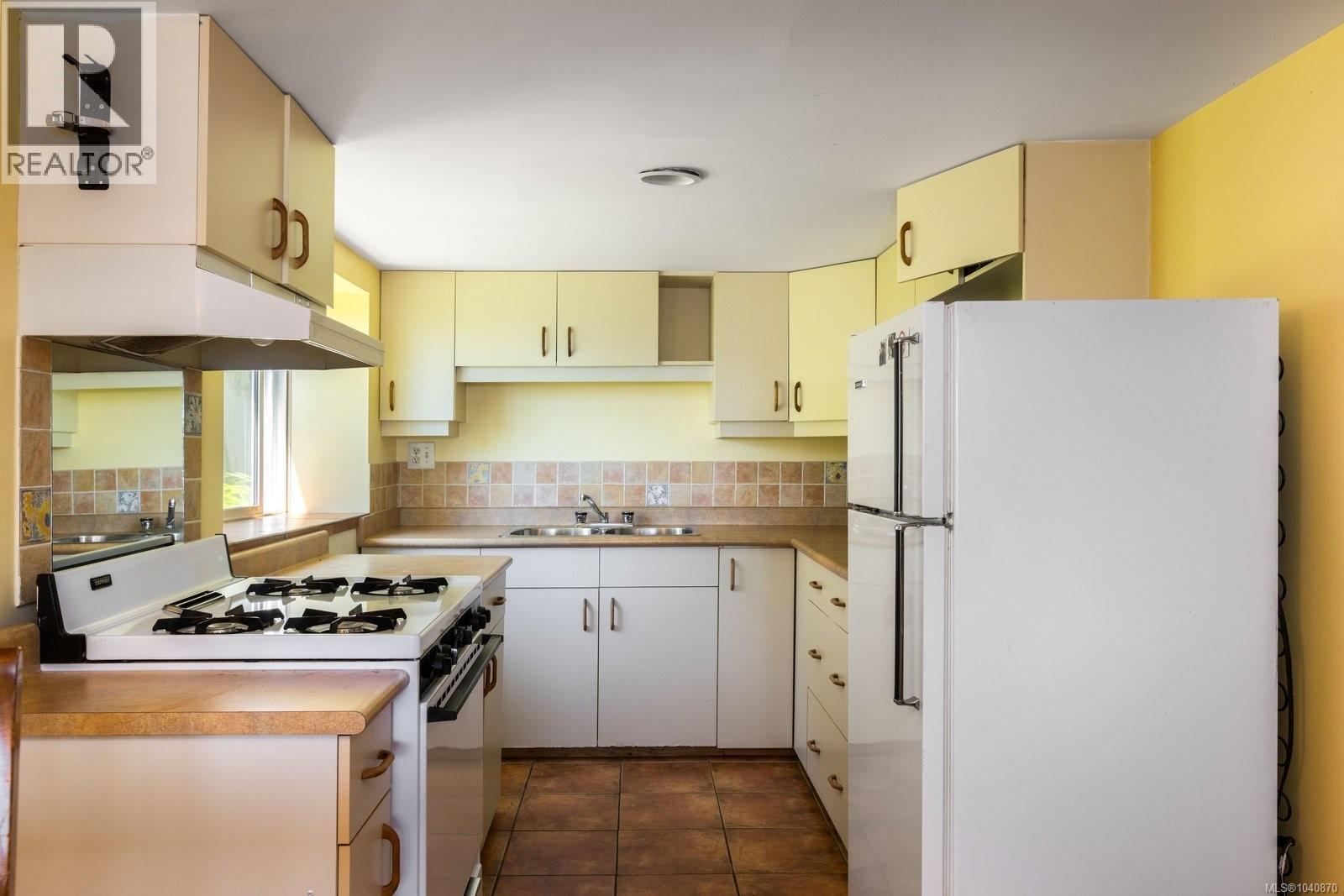 1821 Hollywood Cres - 37