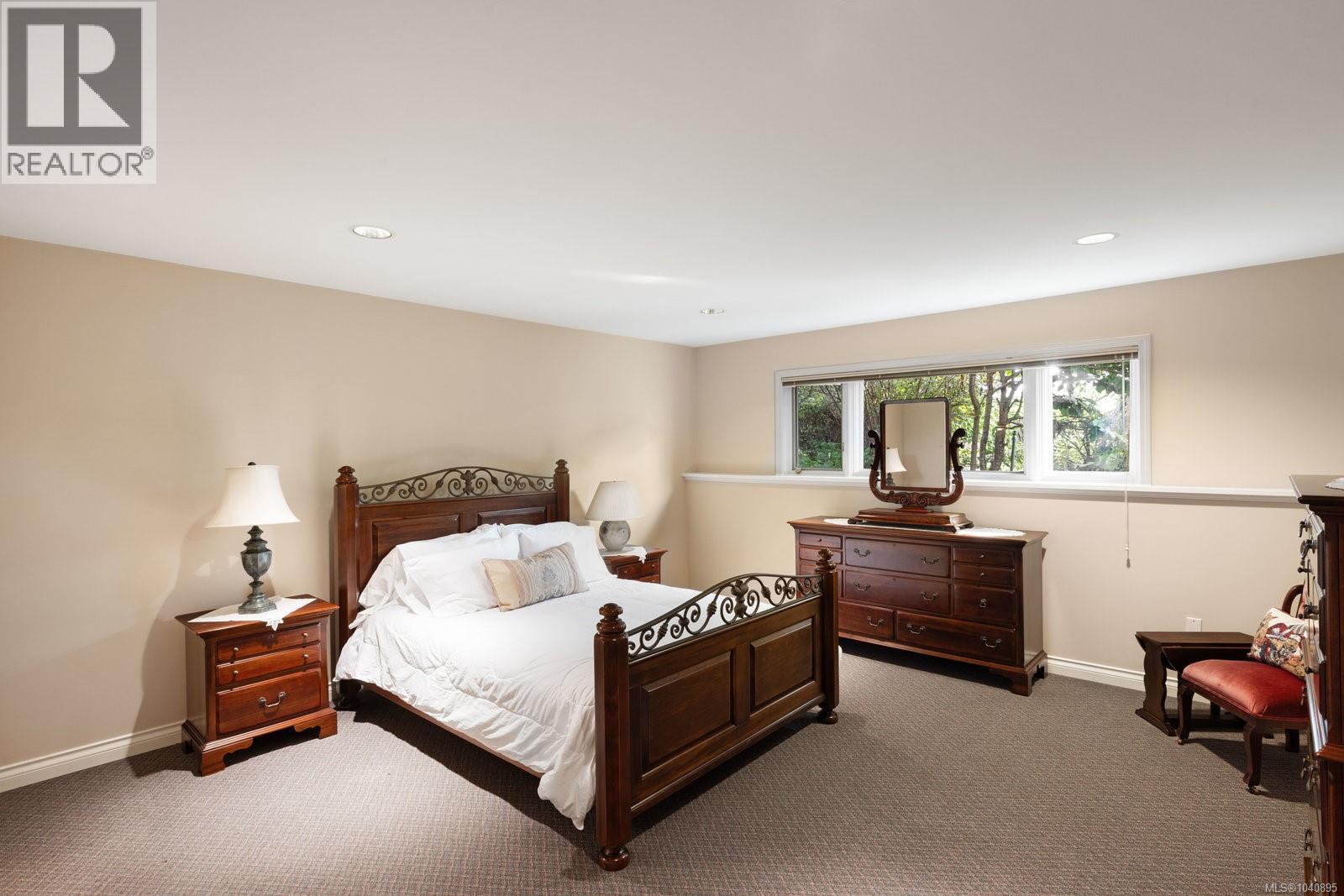 1580 Beach Dr - 52