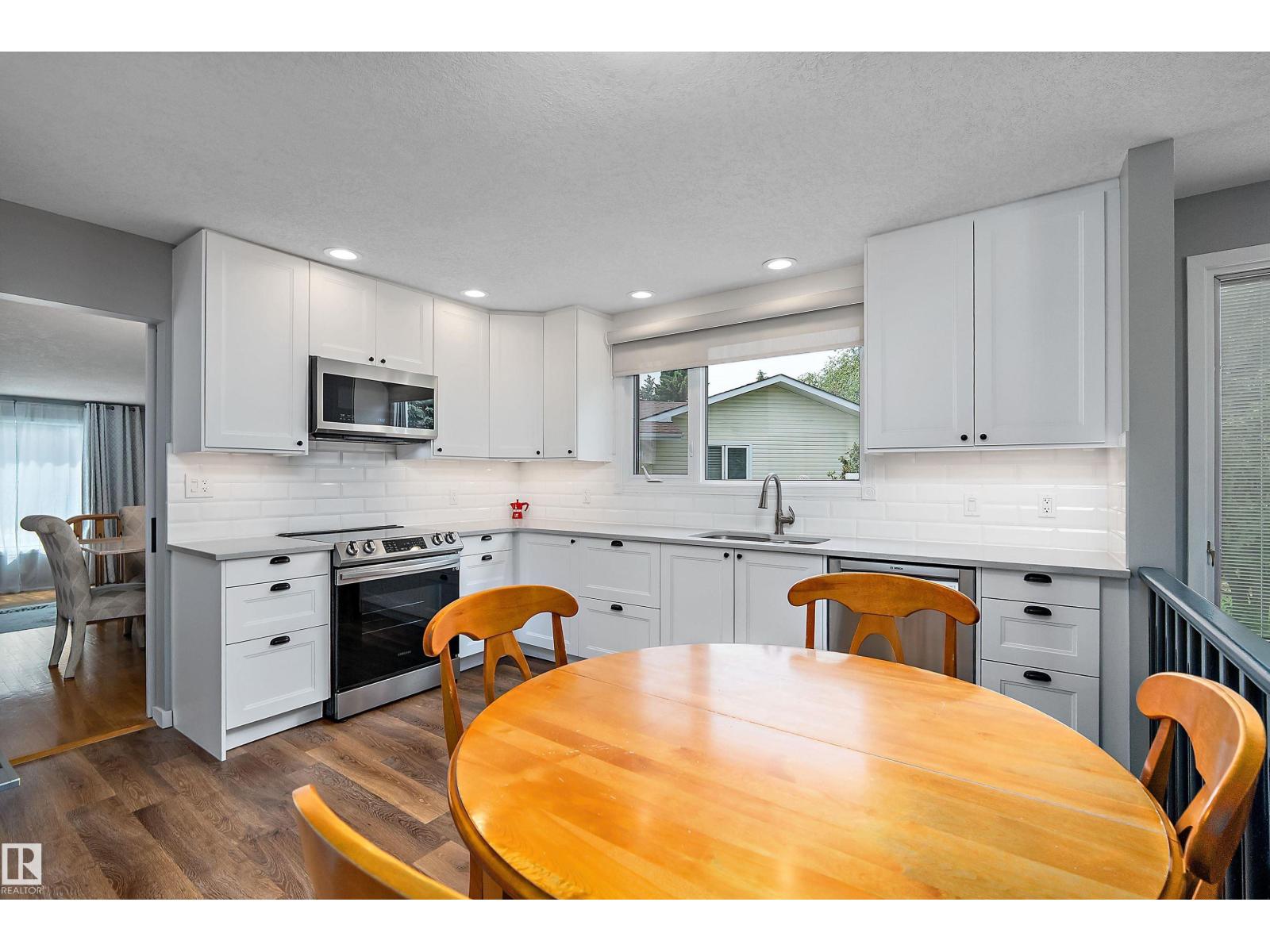 10952 34A AV NW — photo 17